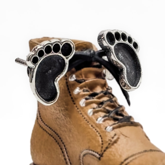 フットプリントスタッドピアス