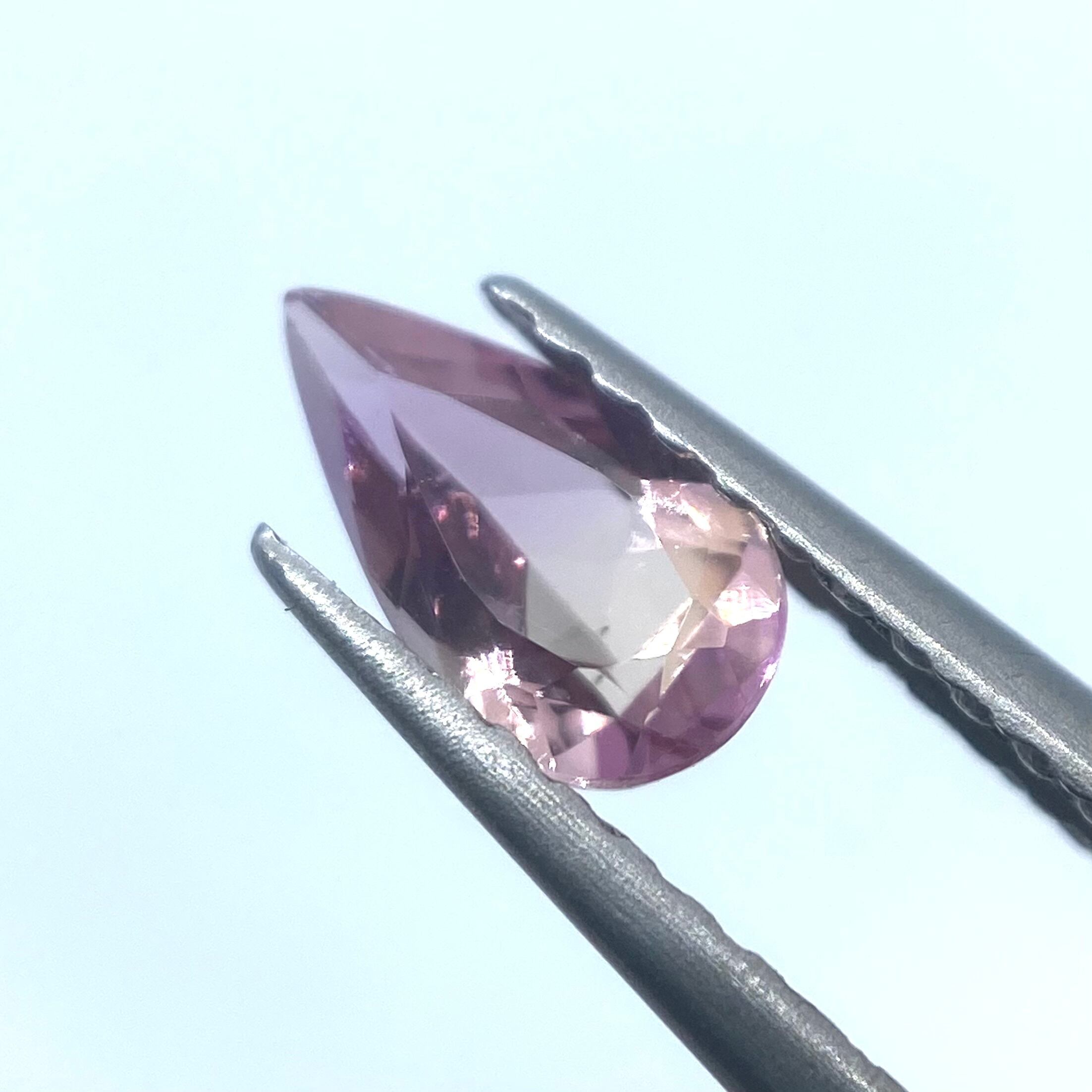 ひとひらの花弁 バイカラートパーズ