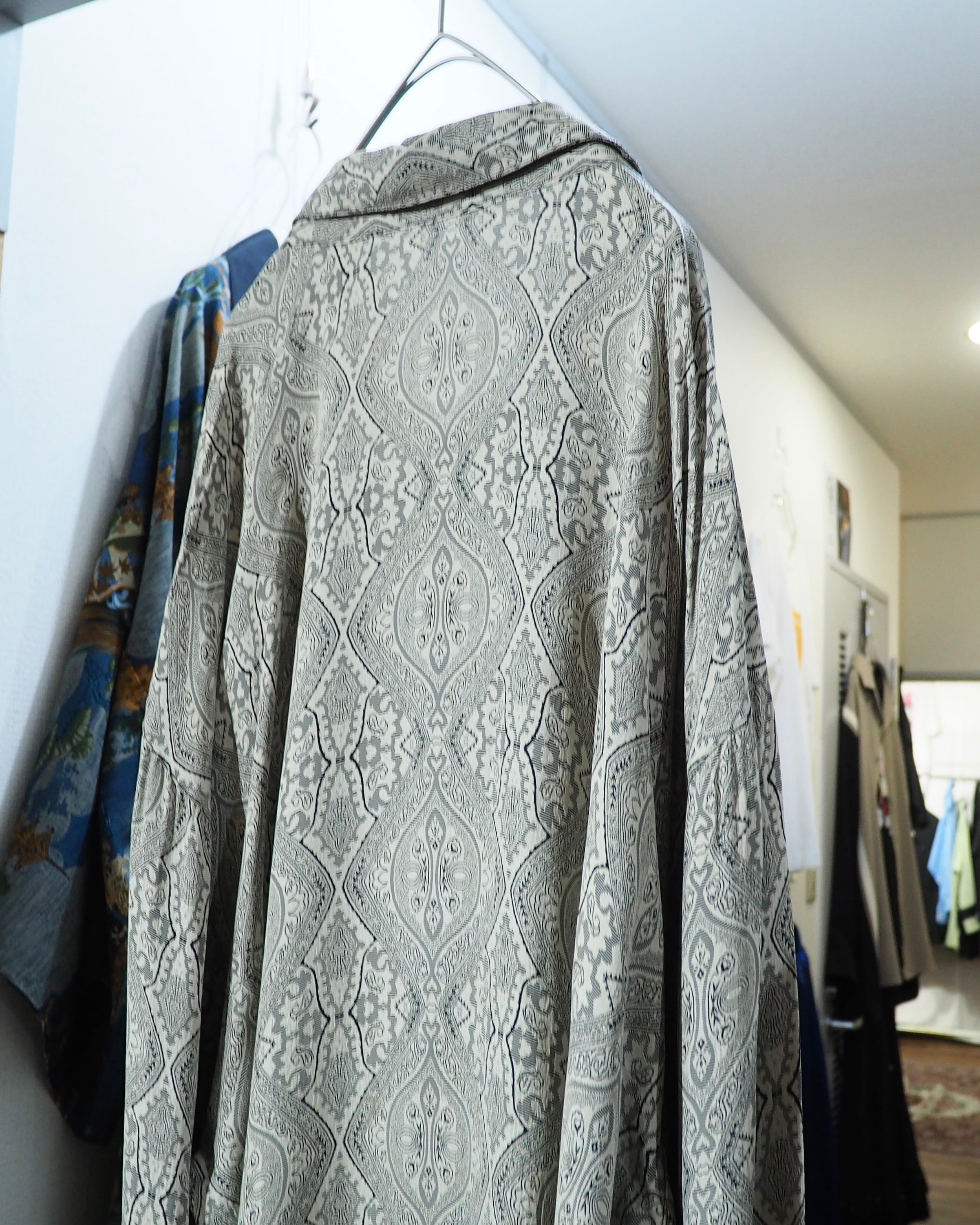 1990s " GOOUCH - Phiz " Beautiful Arabesque pattern Embroidery vintage loose Shirt