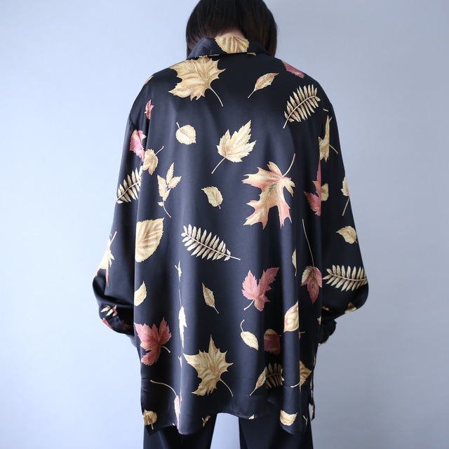 gloss fabric many many reef pattern XX over silhouette shirt