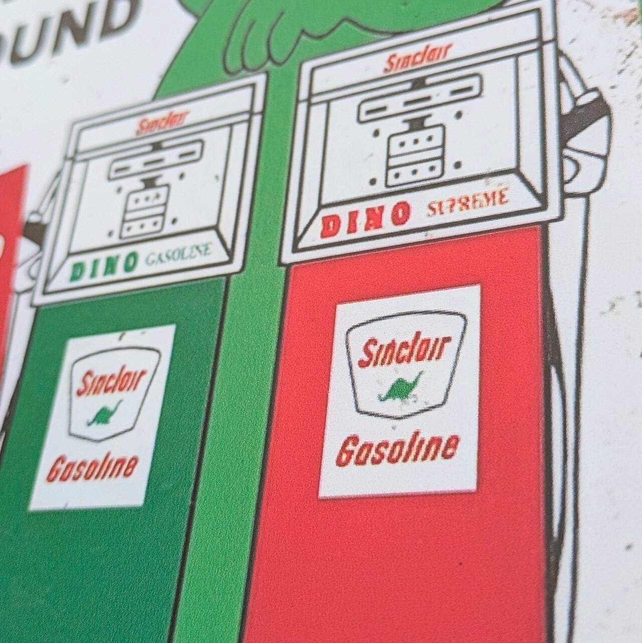 送料無料!ちょうどいいブリキ看板 【 Sinclair Oil Corporation ( シンクレア・オイル ) 】『 Dino ディノ 』石油会社 / METAL SIGN / メタルサイン / ブリキ看板 / サインボード / ビンテージ加工〚アメリカン雑貨 アメトイ〛
