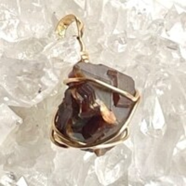 【希少】【国産】【超美石】レインボーガーネット　原石　ペンダント（18金）　6493