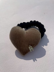 ベロアハートシュシュ