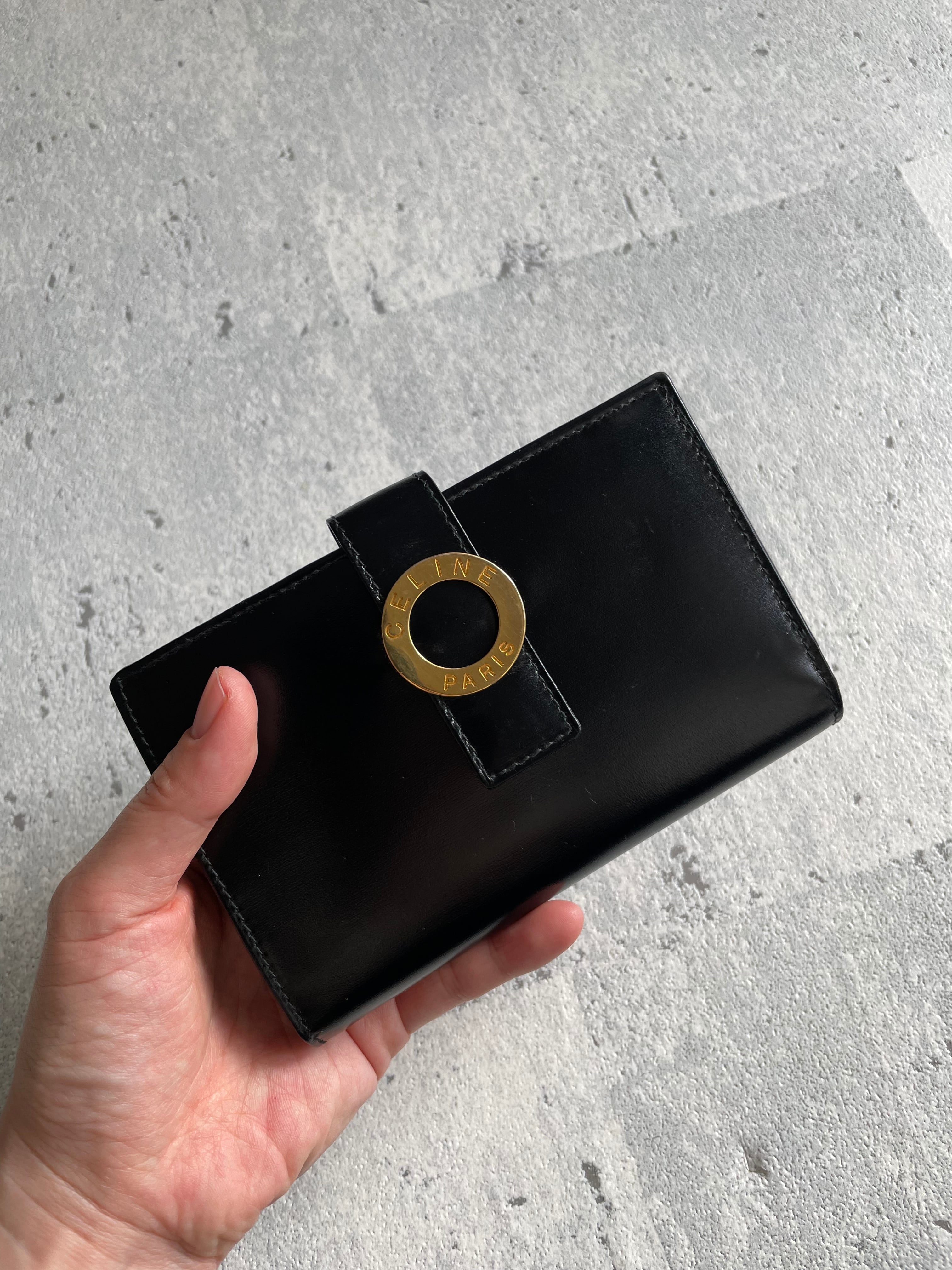 最安値に挑戦！ サークルロゴフラップポイント CELINE がま口財布 ID Pay | ブラック 小物