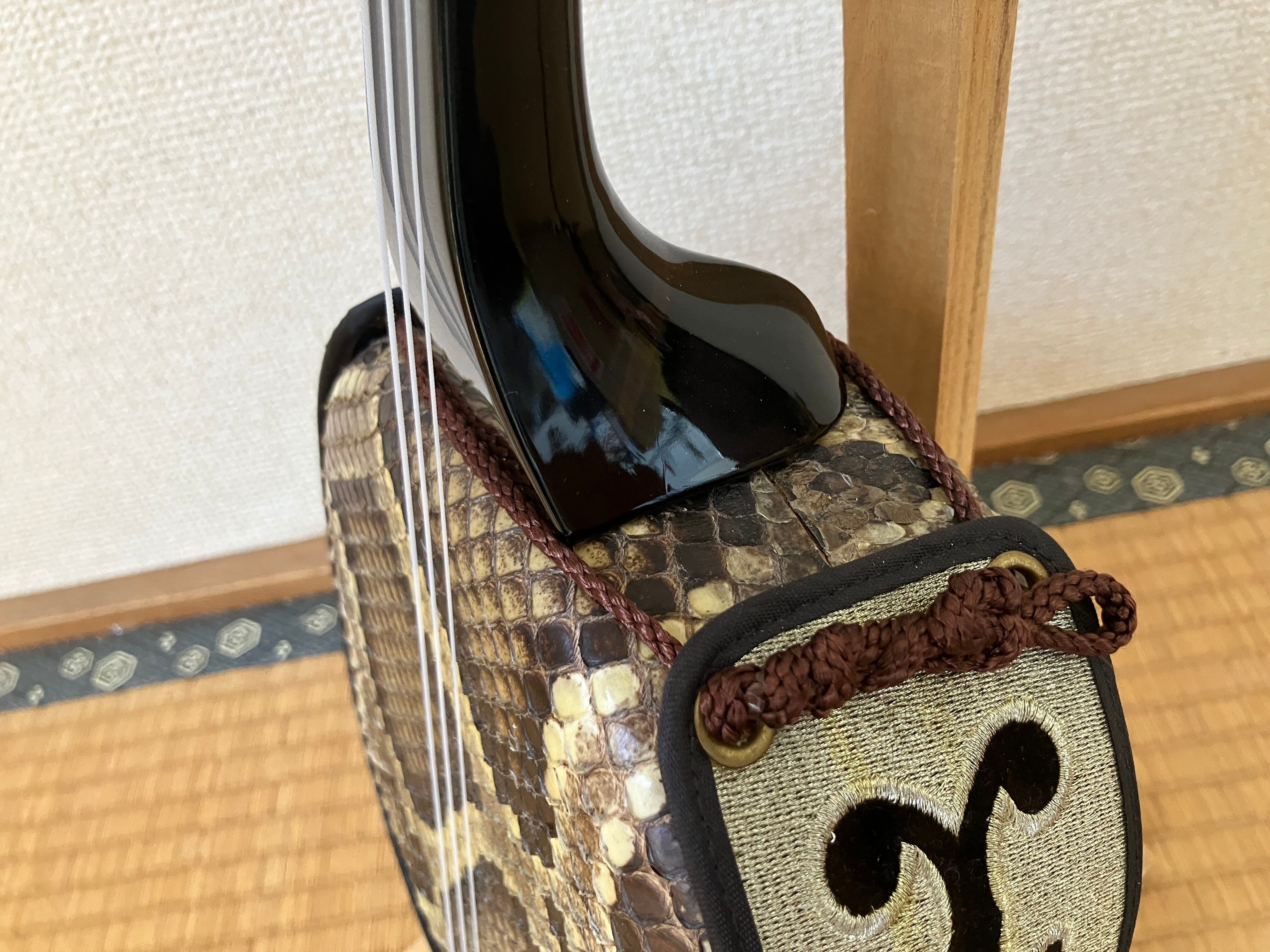 名工 内間直樹作 上級黒檀平仲知念本うるし仕上げ | クオレ三線工房え