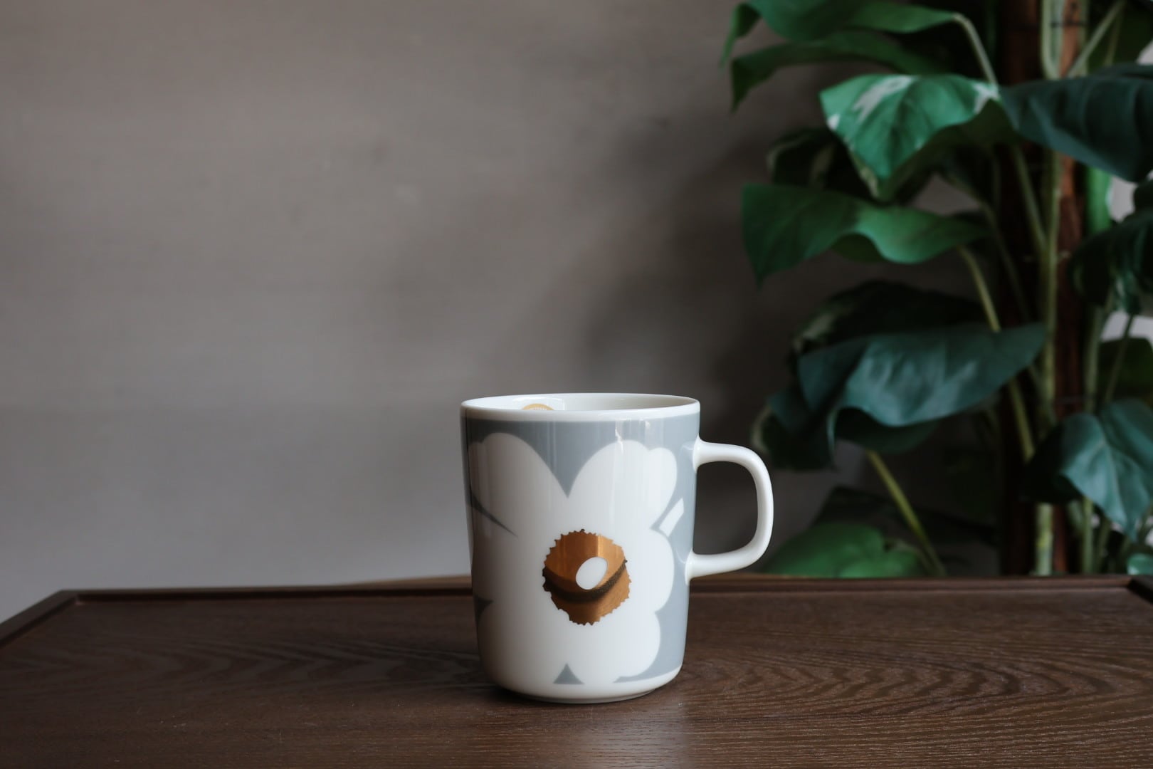 マリメッコ marimekko Unikko 60th マグカップ ホワイト/ライトグレイ/ゴールド