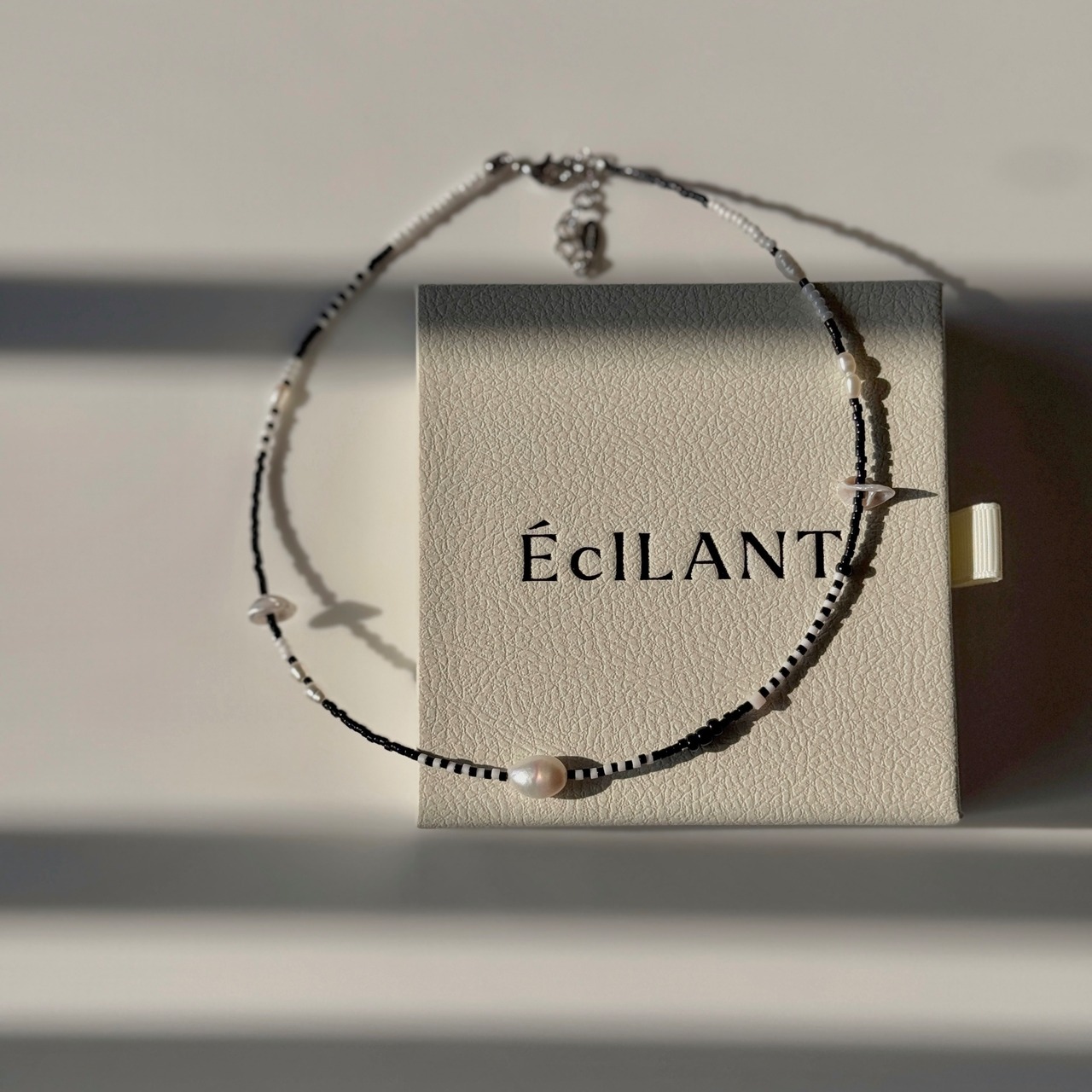 Monotone beads necklace ［BZN24］