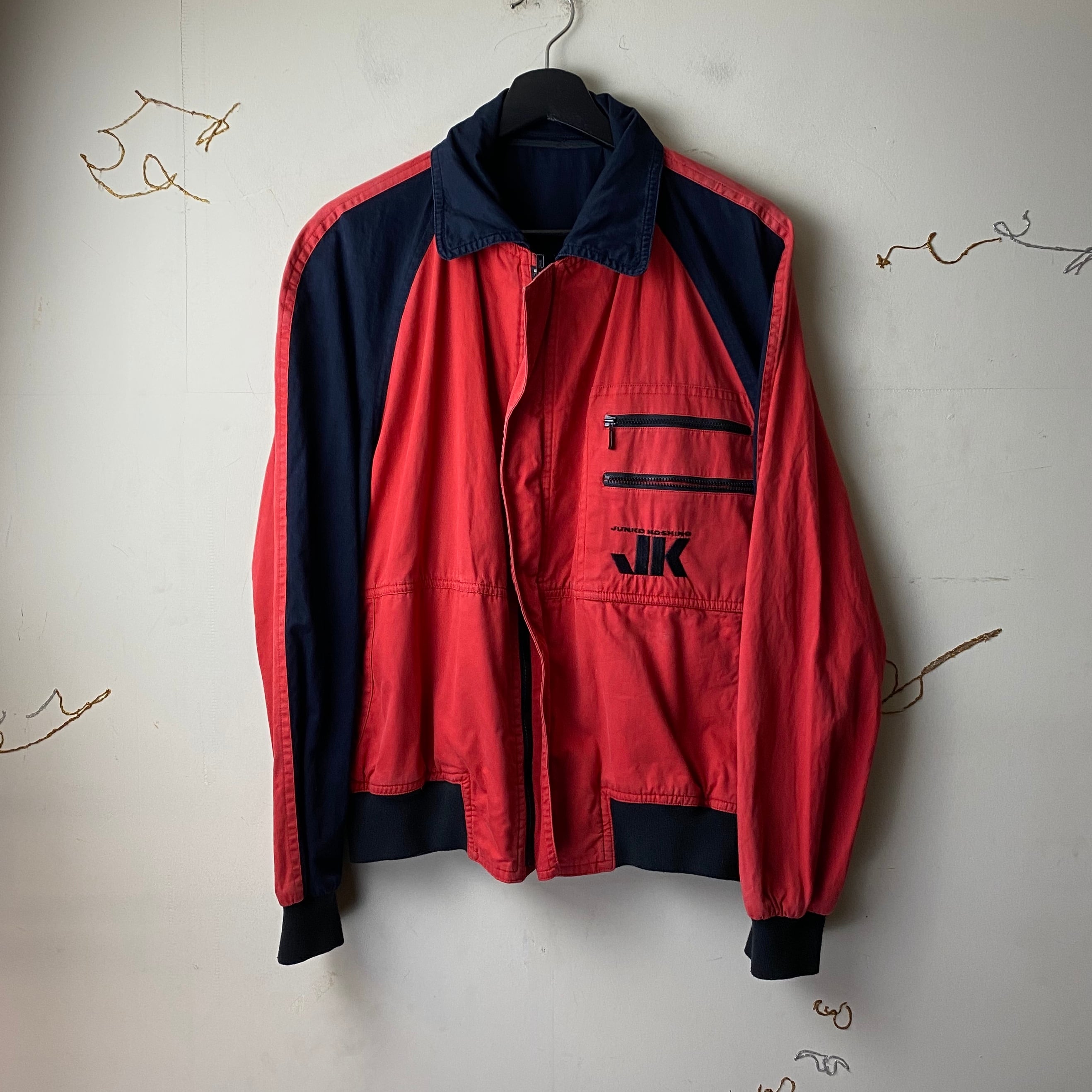 MR.JUNKO back logo embroidery bicolor blouson | NOIR ONLINE