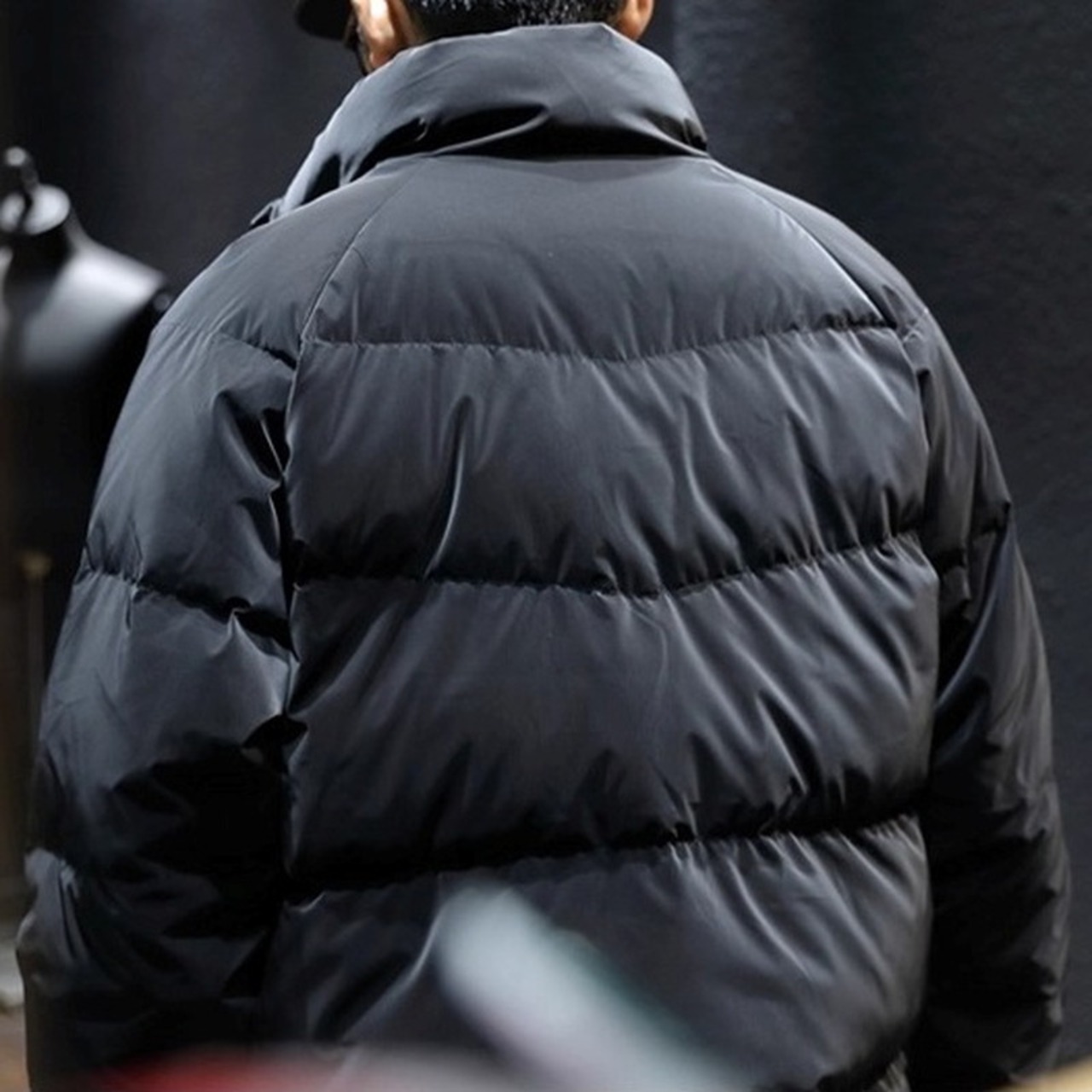 Full-zip short down jacket with logo ◇2color H0938