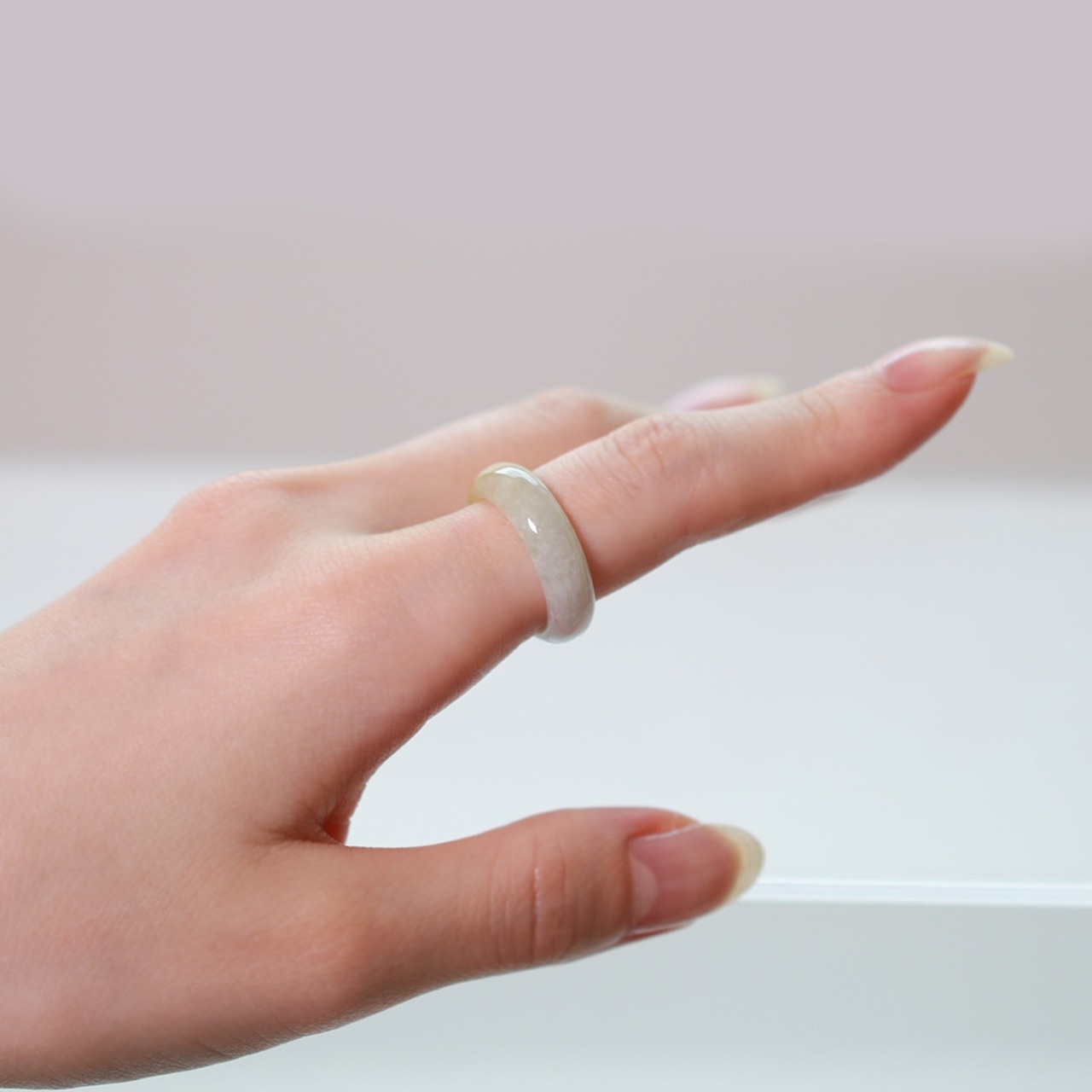 【13号】Point yellow 翡翠くり抜き甲丸リング A貨翡翠 jd_rg2394