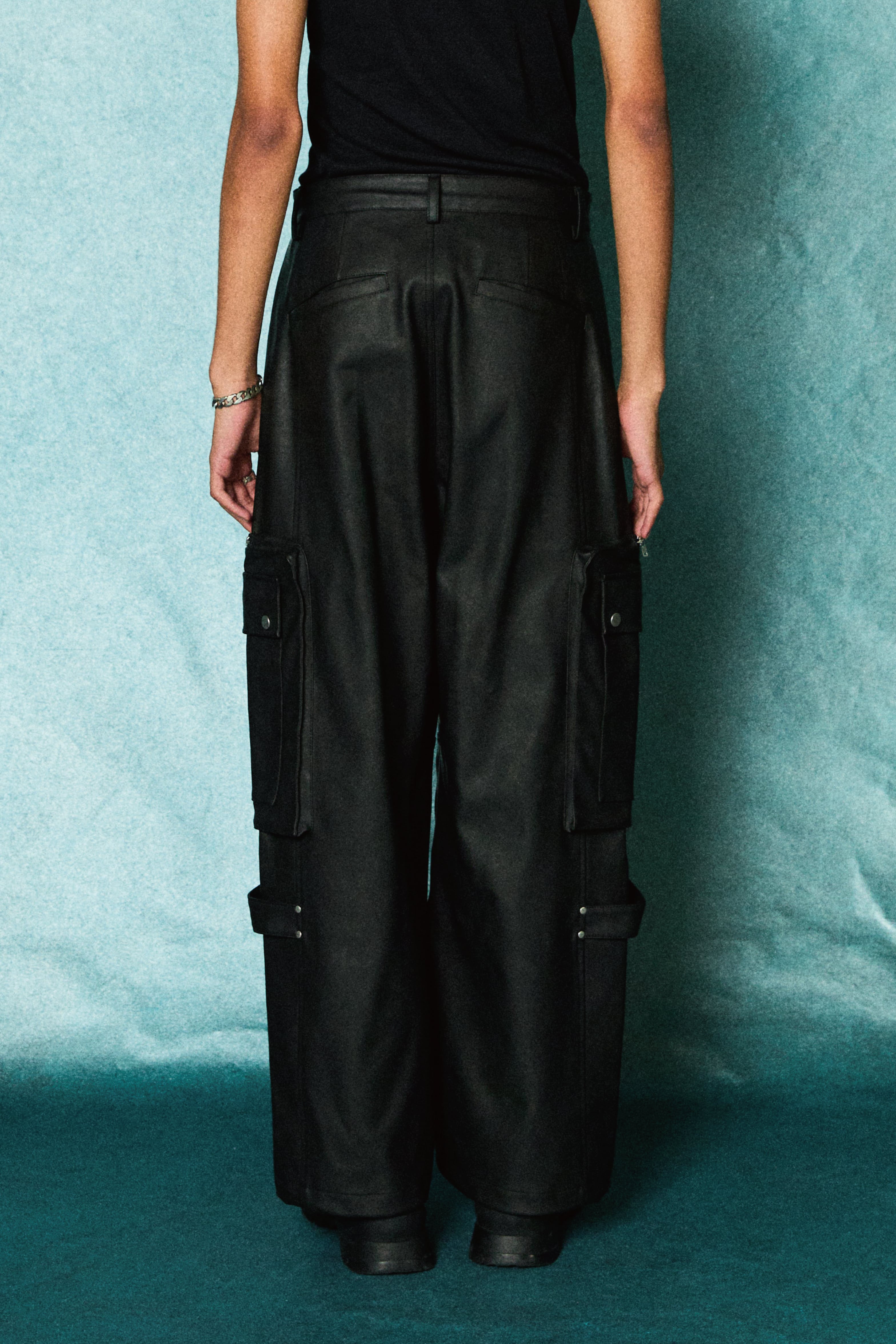TAUPE トープ】TACTICAL LEATHER CARGO PANTS BLACK | delhezi