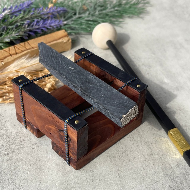 癒しの音を奏でる石【香川産 サヌカイト】石琴 カンカン石 ② 鉱物 天然石 パワーストーン