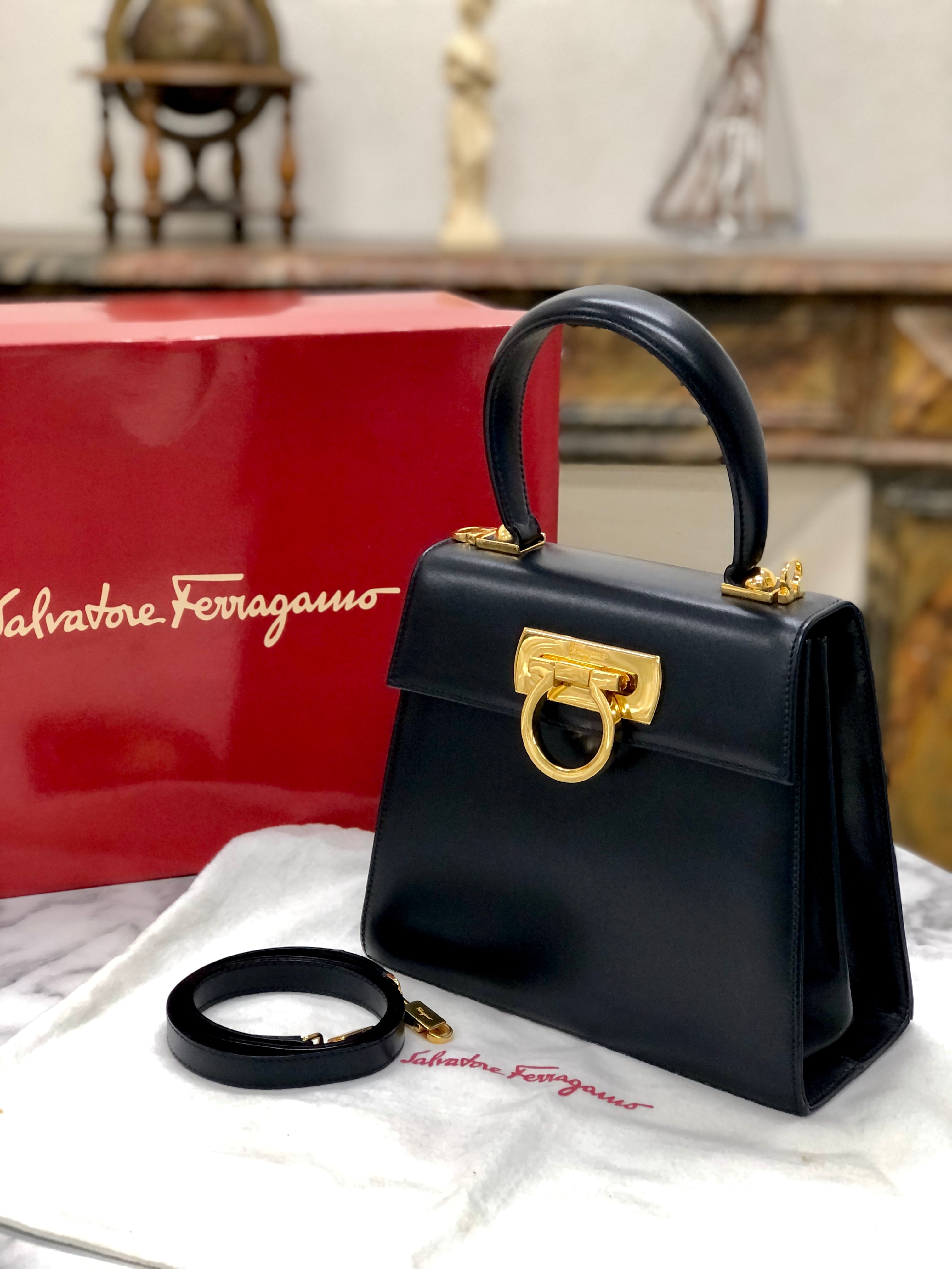 【美品】Salvatore Ferragamo  ガンチーニ　ショルダーバッグ