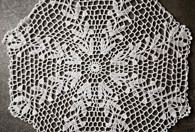 フランス リネン 36c 幾何学の愛好者へ ハ長調的レースドイリーb ヴィンテージ