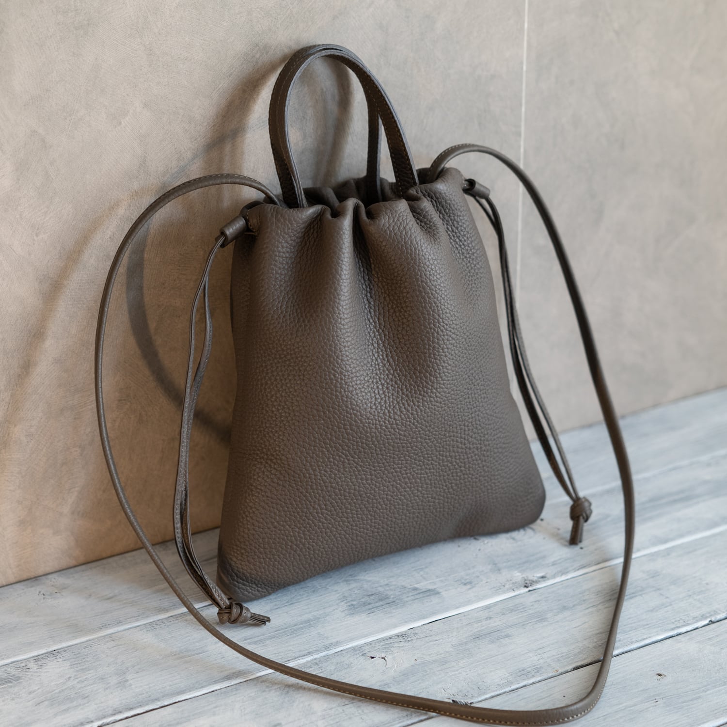 縦長巾着 2WAY ポシェット本革シンプル ショルダーバッグ | chouchou