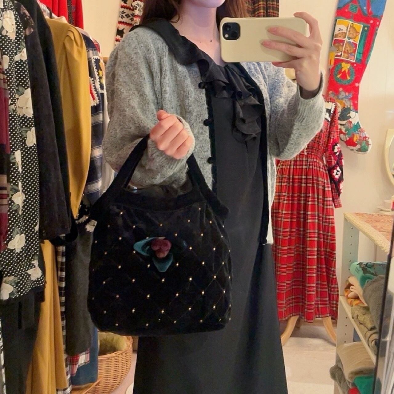 rose brooch quilting velours bag