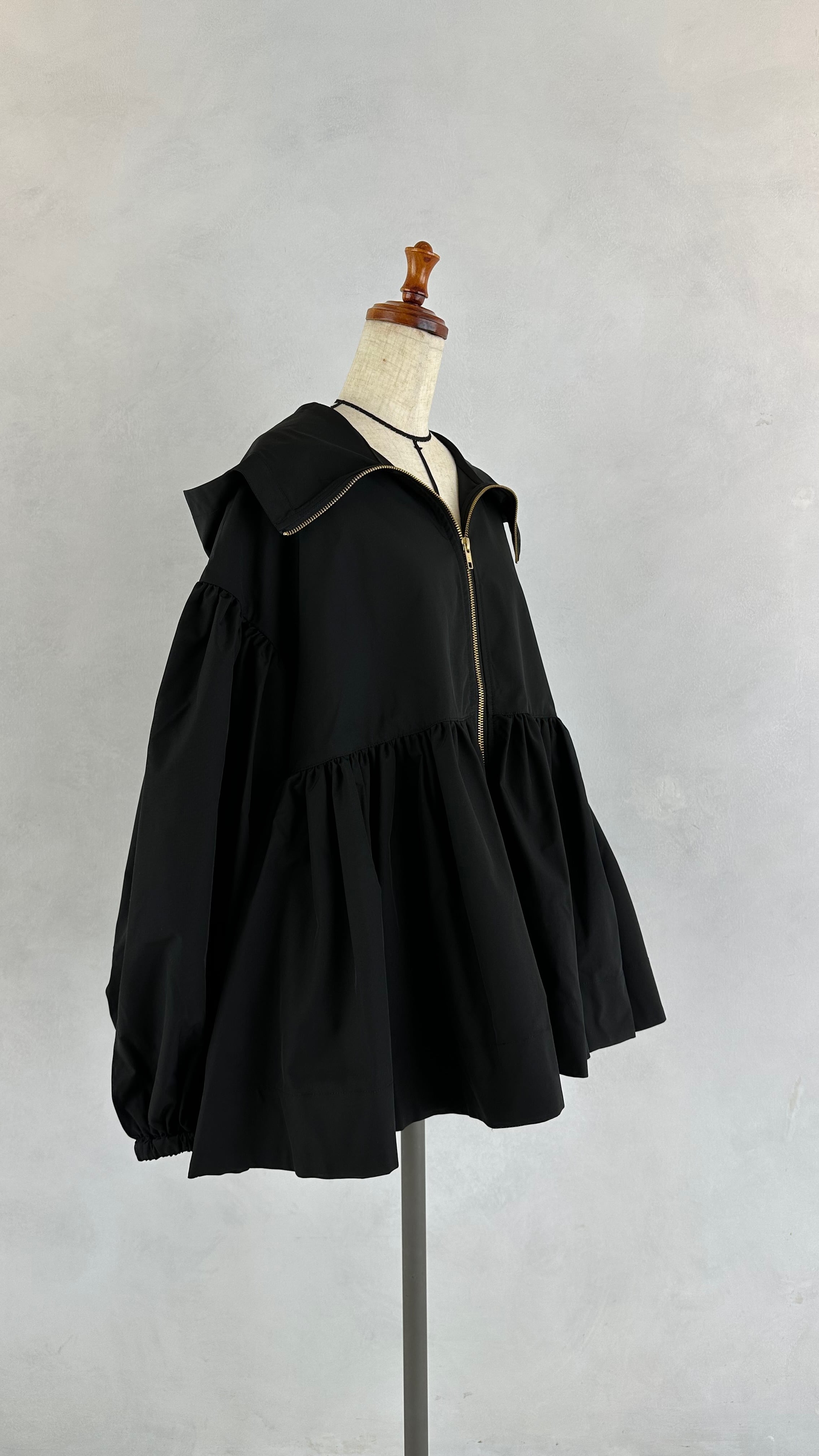 値下げ‼️YOIHI 【受注生産】フリルギャザーマウンテンパーカー_カーキ