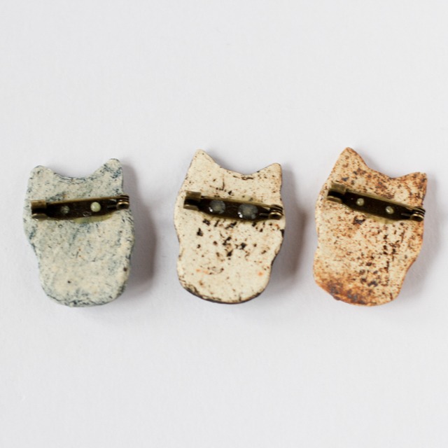信楽陶器のブローチ 猫 Flock