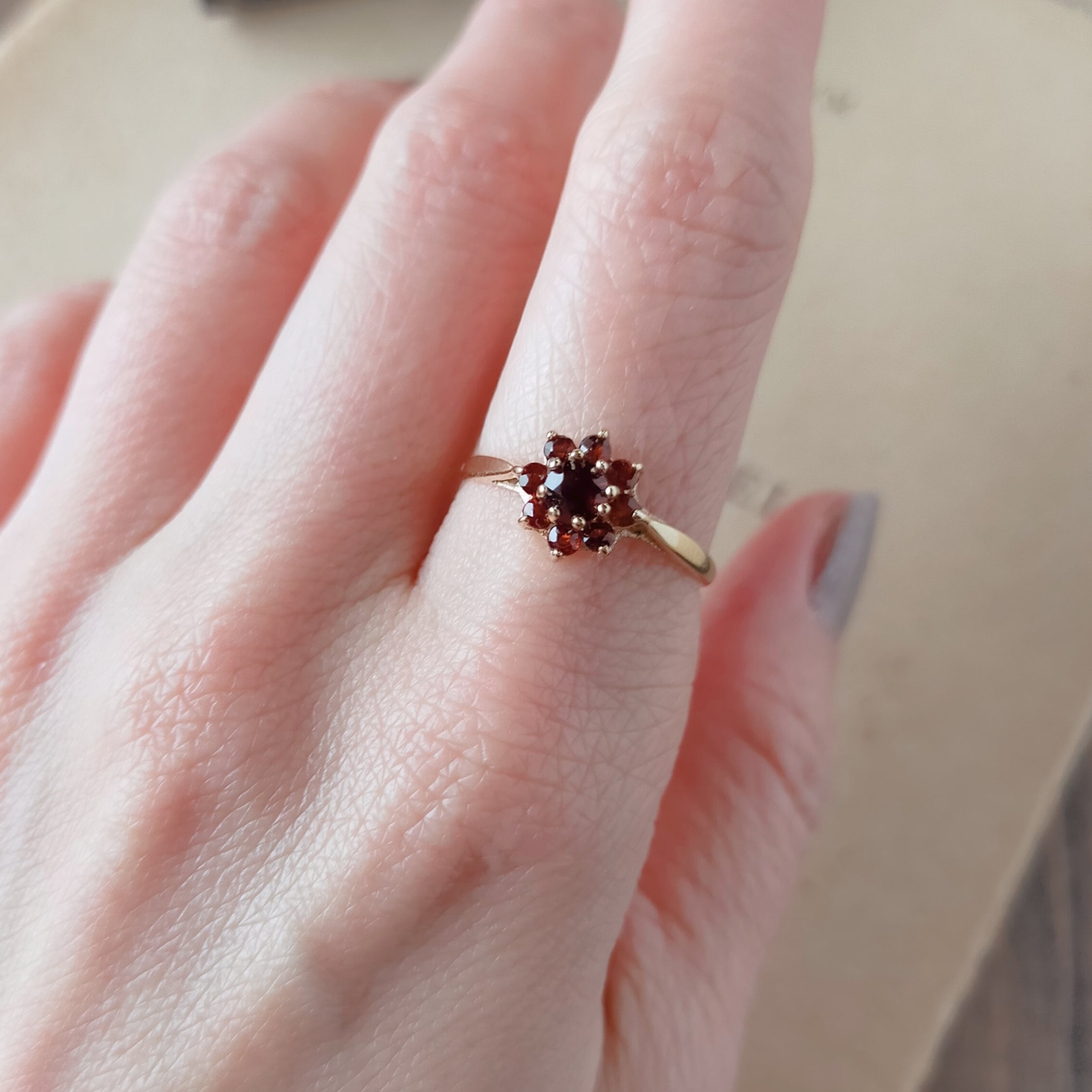 英国 1970年 ヴィンテージ ガーネット 9kゴールド フラワーリング