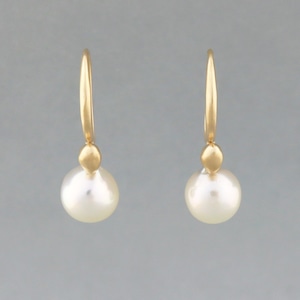 Akoya baroque pearl hook pierce 〈White〉