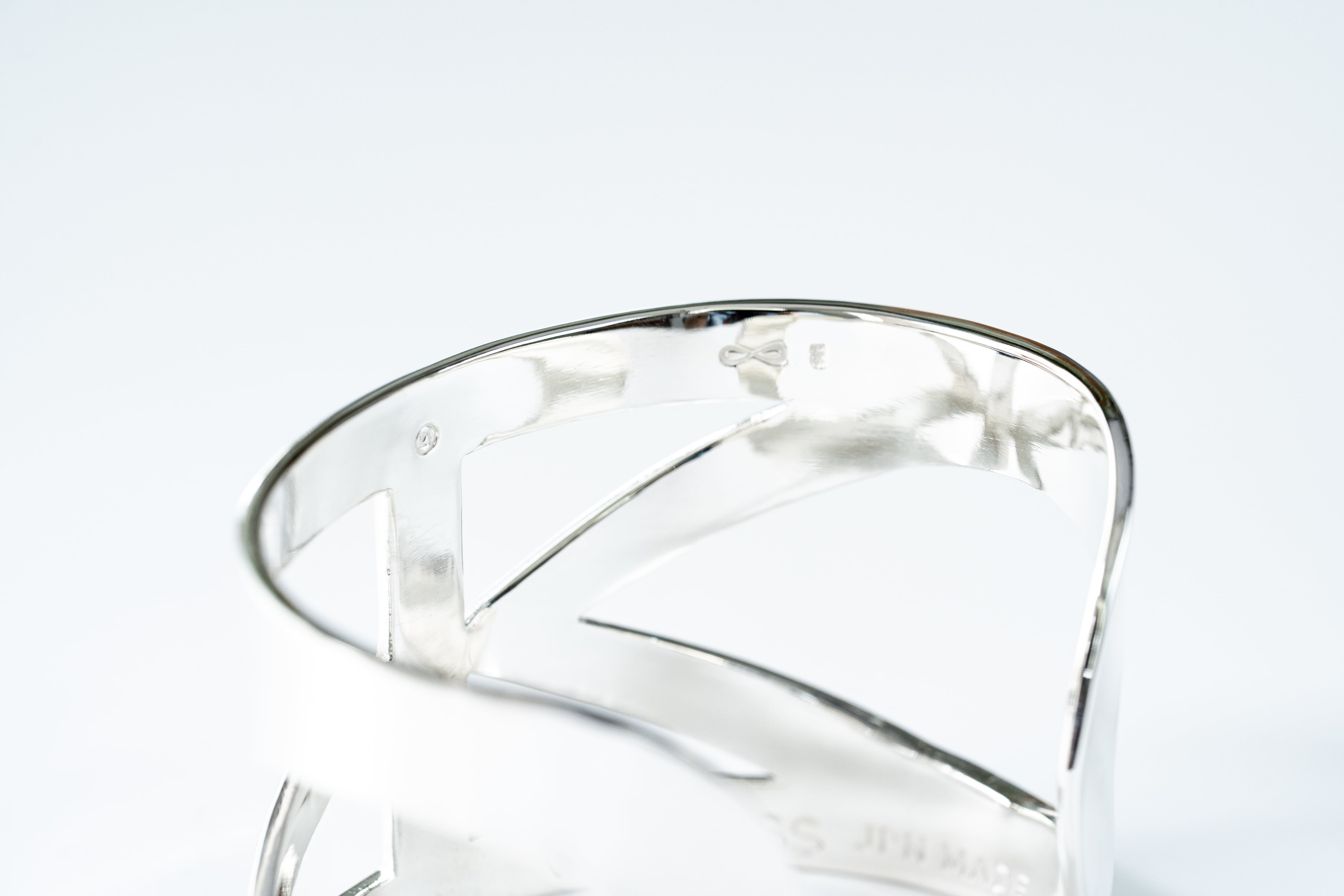BN-057 See through Mobius bangle | WAKAN SILVER SMITH online store