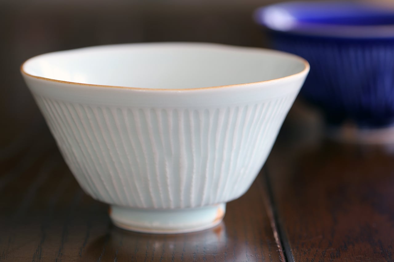 青白磁釉しのぎ 手造り飯碗 作：陶工房楽（波佐見焼） | にっこう生活 