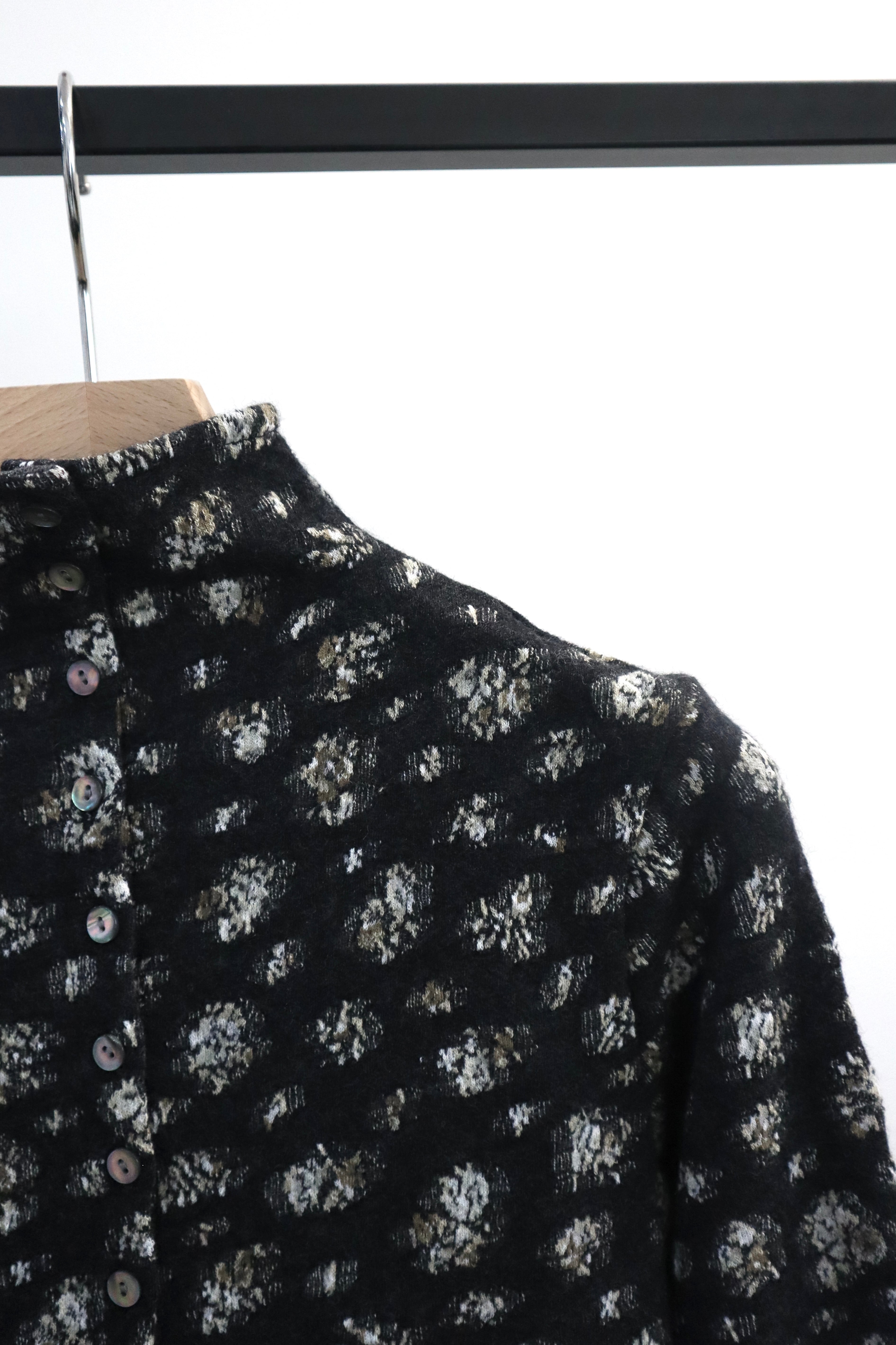 ERiKOKATORi】flower wool high neck top | TOLMA.