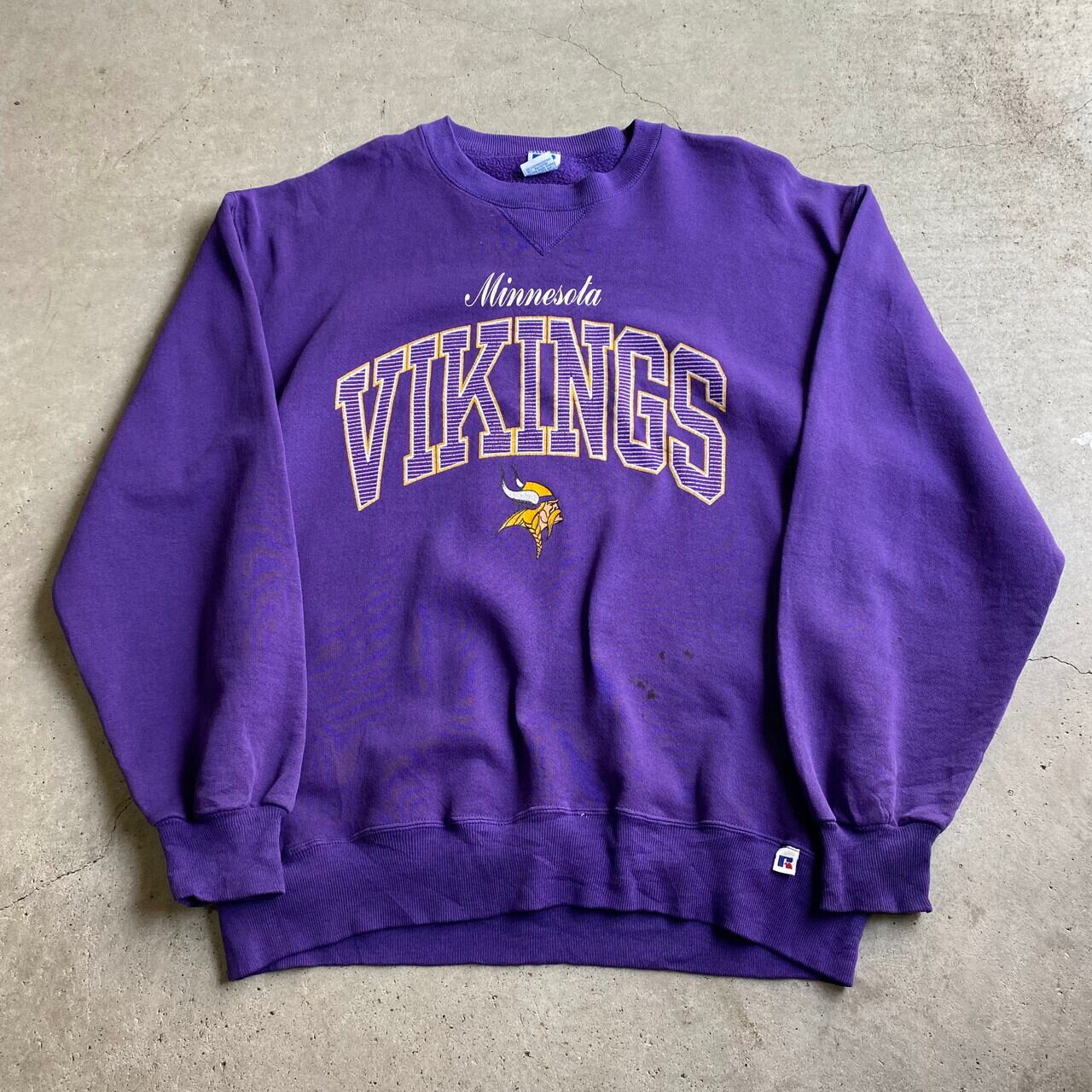 90年代 USA製 RUSSELL ATHLETIC ラッセルアスレチック NFL MINNESOTA VIKINGS ミネソタ・ヴァイキングス  チームロゴ プリント スウェットシャツ メンズL 古着 90s ヴィンテージ ビンテージ パープル 紫色 【スウェット】【SW20】 | cave 