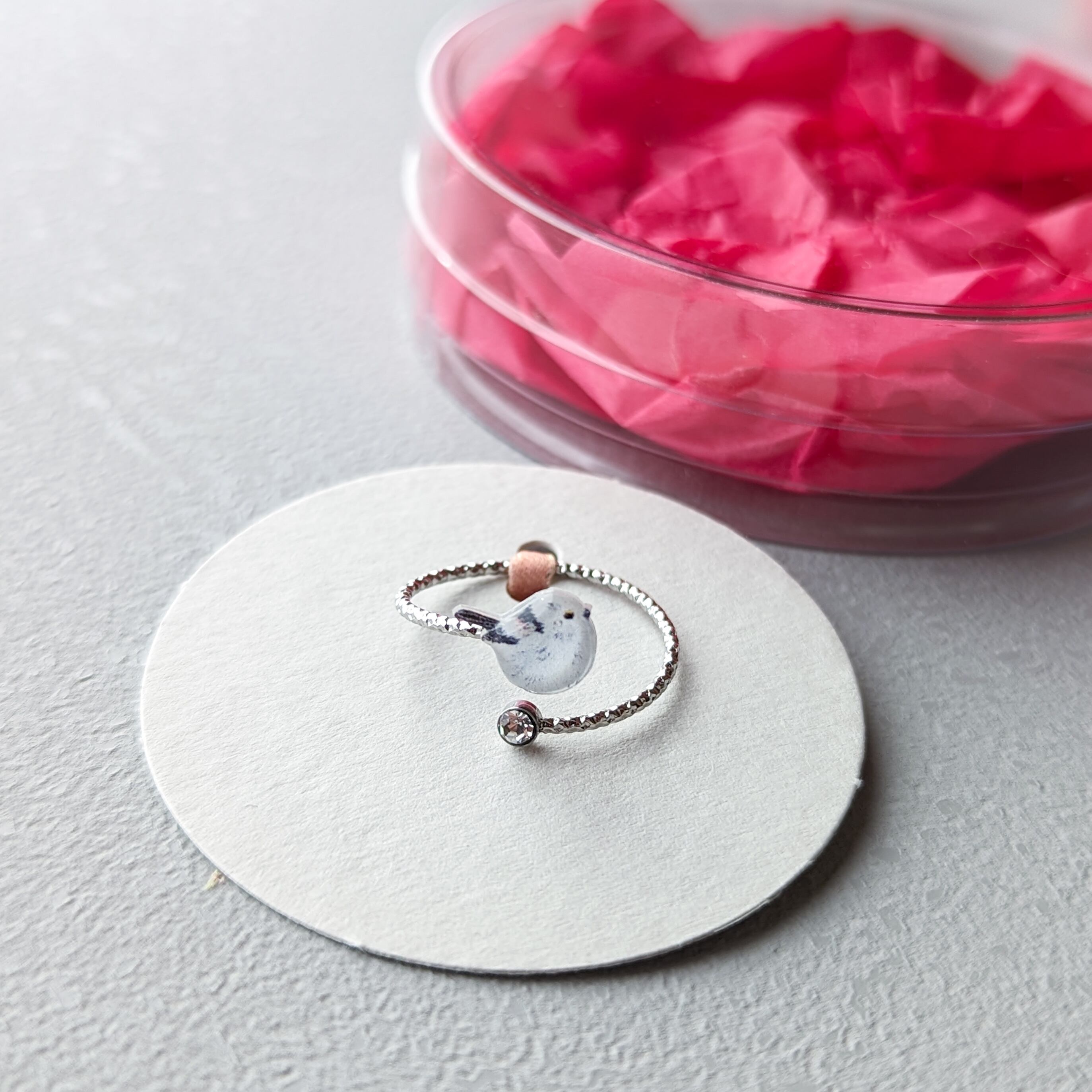 No.32 シマエナガのかくれんぼ♡りんごのオブジェ✨固まるハーバリウム No.32 シマエナガのかくれんぼ♡りんごのオブジェ✨固まるハー