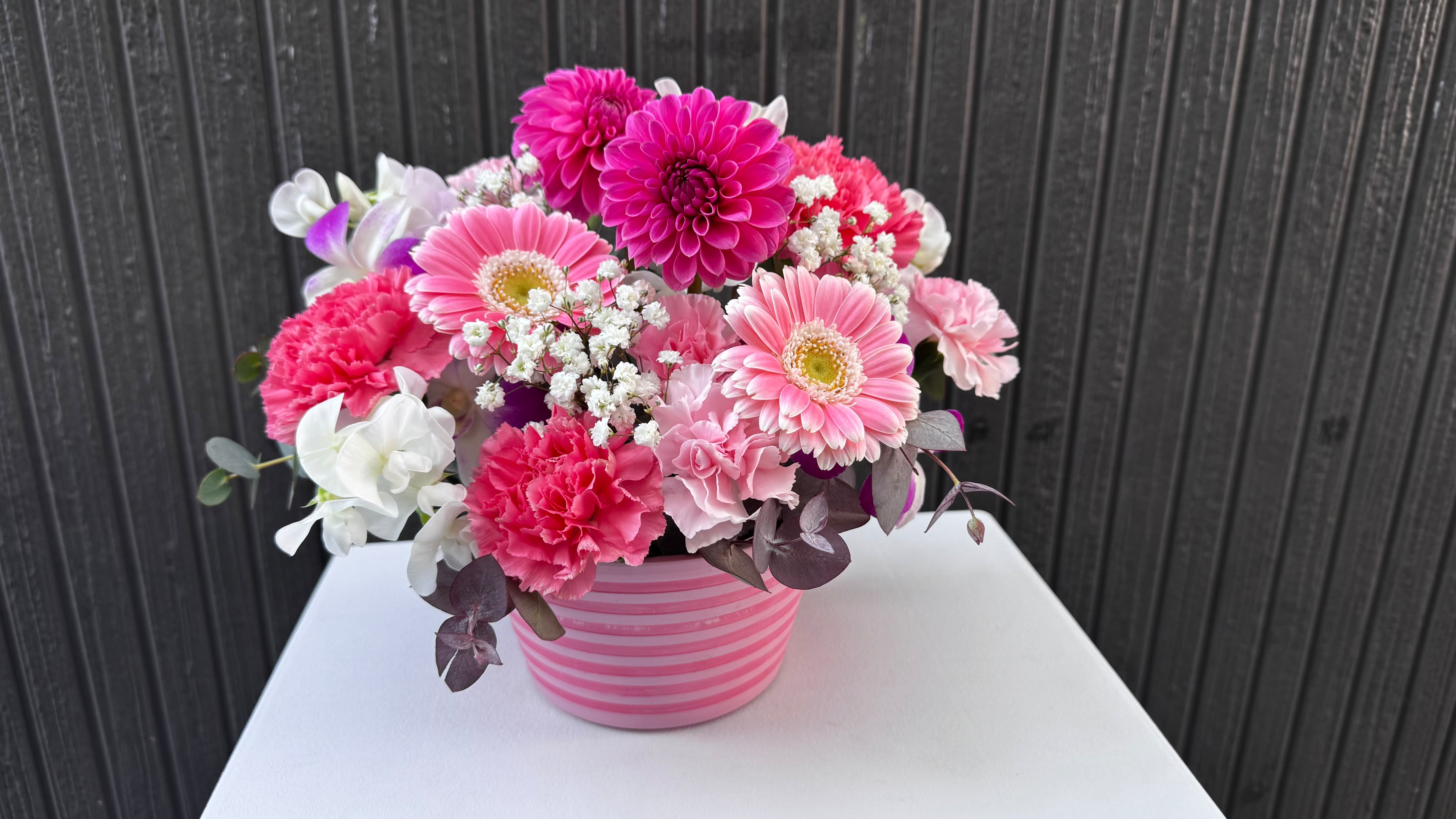 華やかピンクアレンジメント