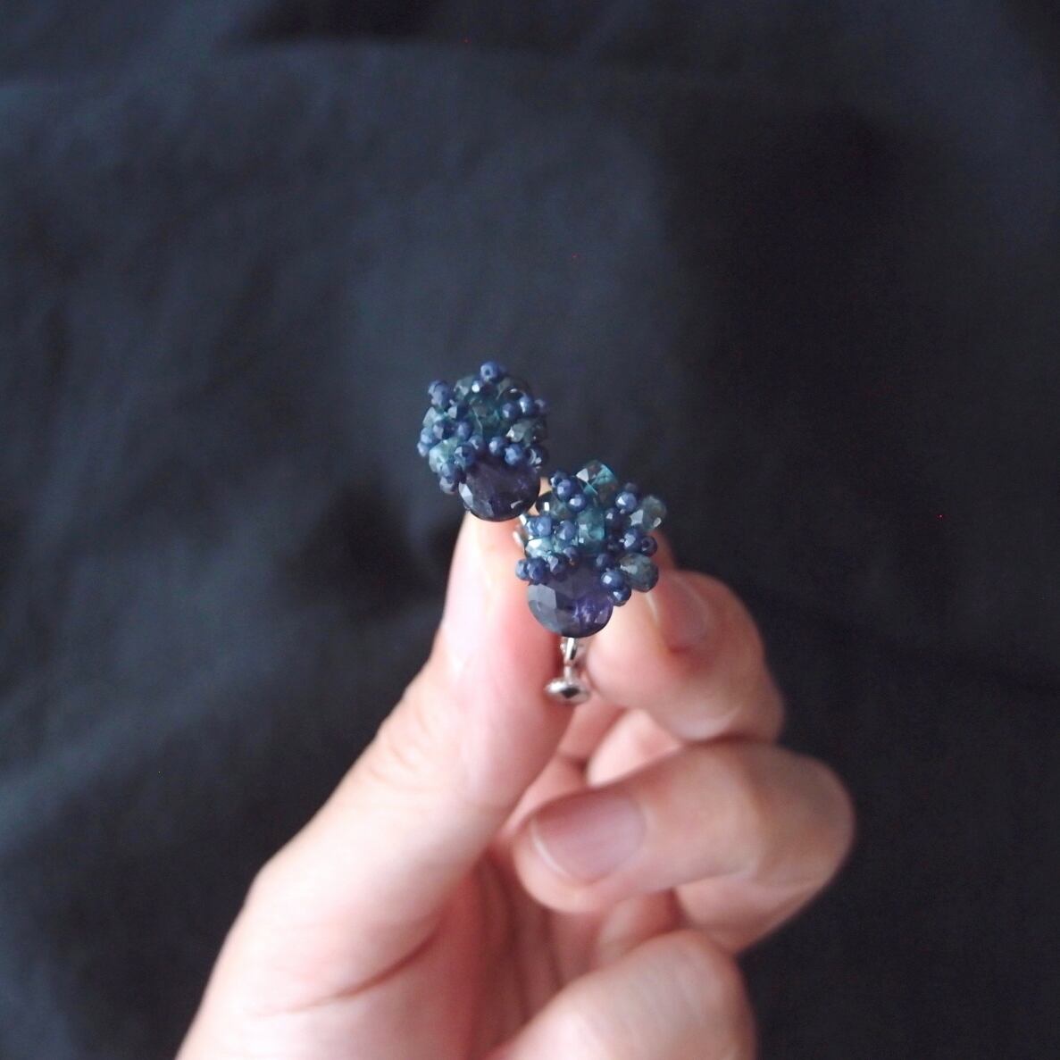 【天然石刺繍/イヤリング】iolite × bluesapphire × kyanite
