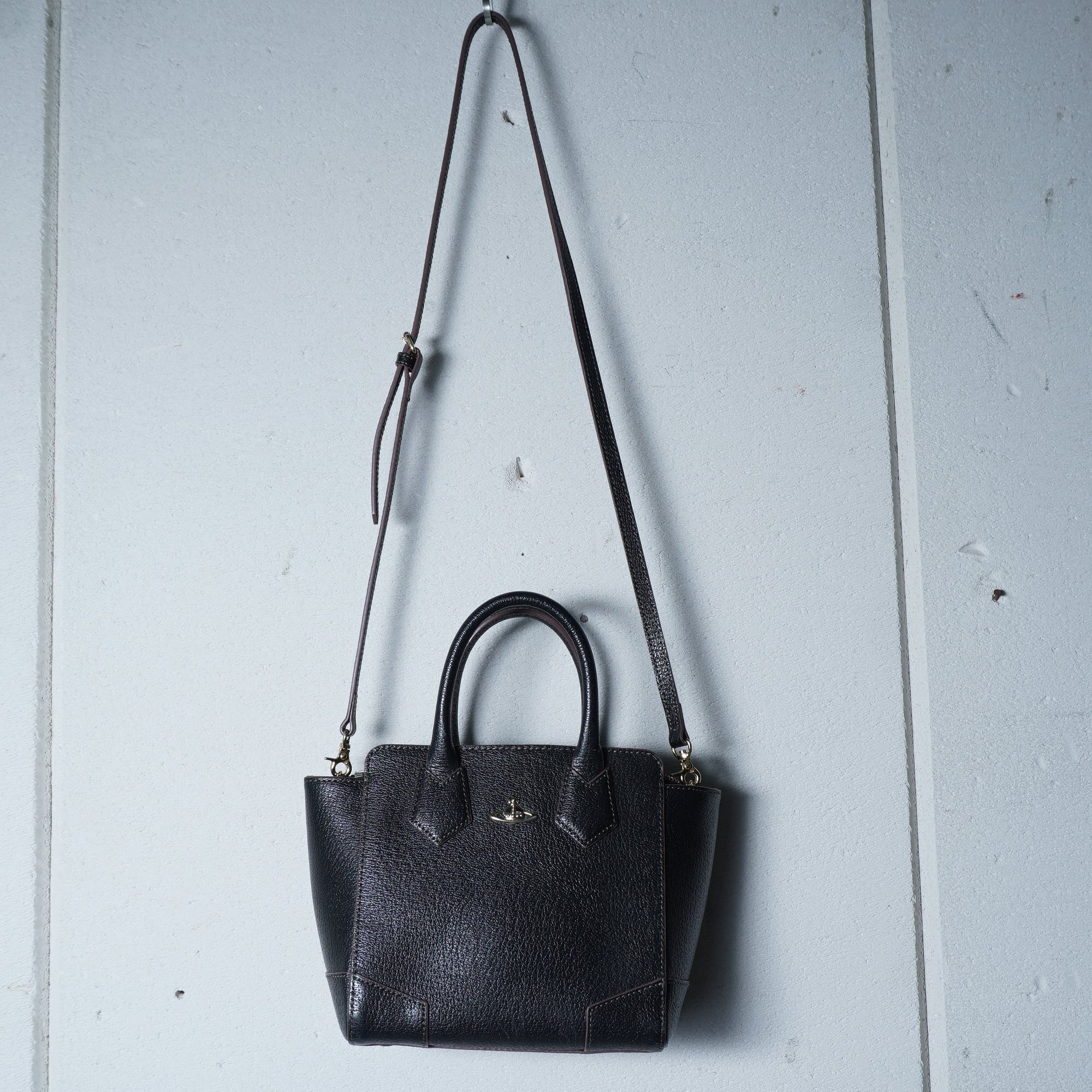 【美品】ヴィヴィアンウエストウッド　ショルダーバッグ　オーブ　レザー　ブラック Vivienne Westwood】ヴィヴィアンウエストウッド EXECLUSIVE 2WAY