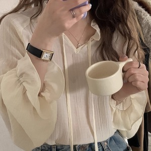 キャンディスリーブ レディース トップス ブラウス ミディアム 長袖 ボリューム袖 襟付き スタンドカラー オーバーサイズ  フェミニン リボン 大人可愛い シンプル カジュアル 上品 おしゃれ こなれ感 ガーリー 抜け感 ベーシック 無地 春 秋 10代 20代 30代 40代 ママ 学生 通学 デート お出かけ 旅行 レストラン 女子会 休日 ショッピング 合コン コンパ カフェ 楽ちん プレゼント プチプラ 普段使い 着回し モテ 清楚 定番 S M L ベージュ ベーシックカラー 大人カラー