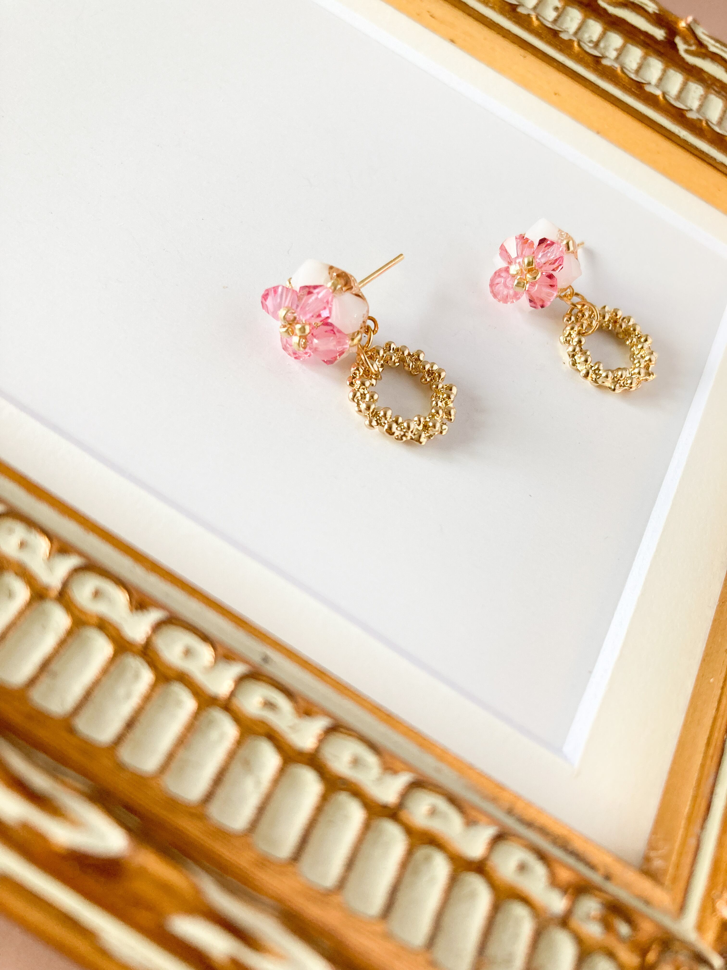 ピンク紫陽花風モチーフが揺れる スワロフスキーピアス イヤリング | shaha