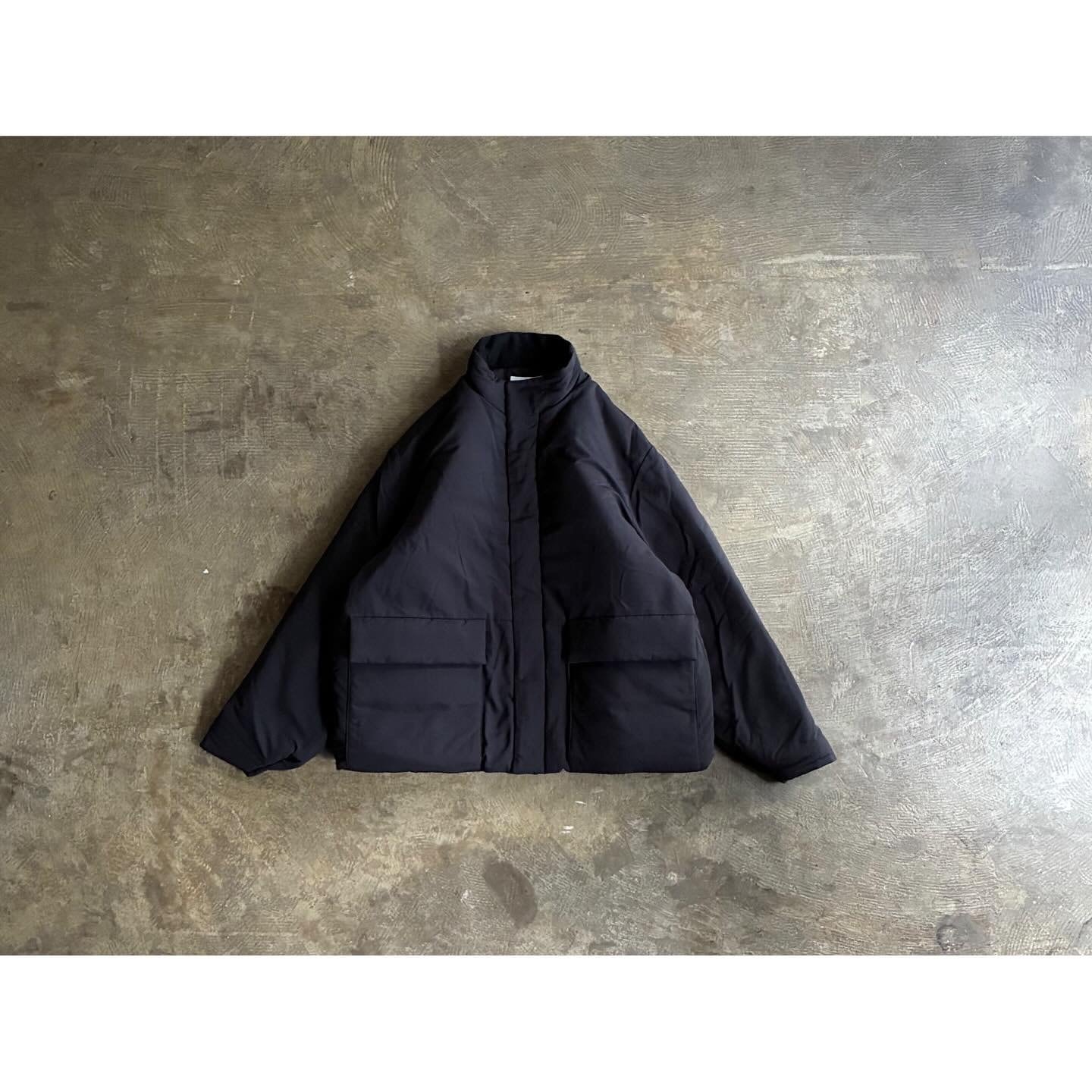 STILL BY HAND(スティル バイ ハンド) Nylon Round Puffy Blouson