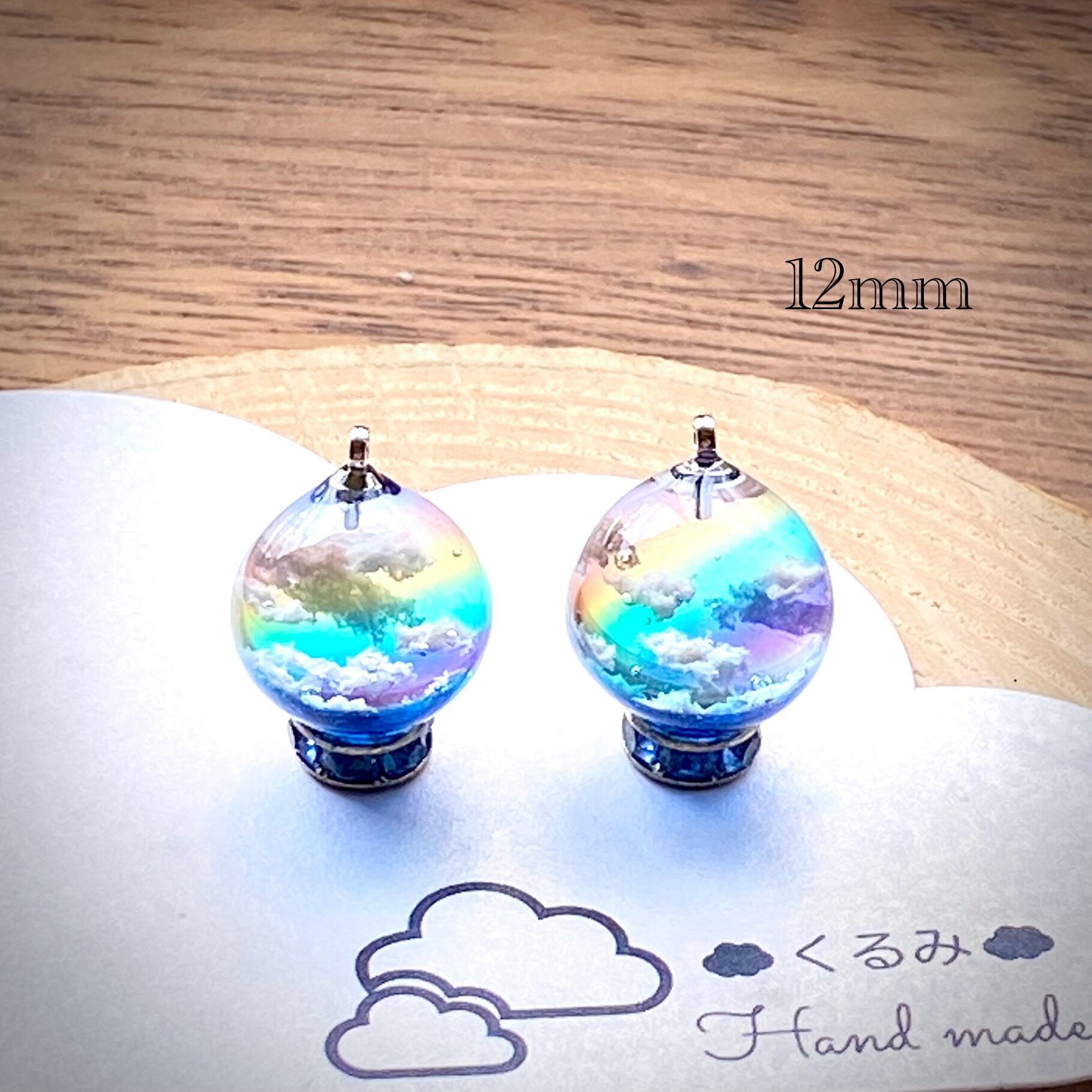 レジンピアス イヤリング 青空にかかる虹 まん丸 12mm