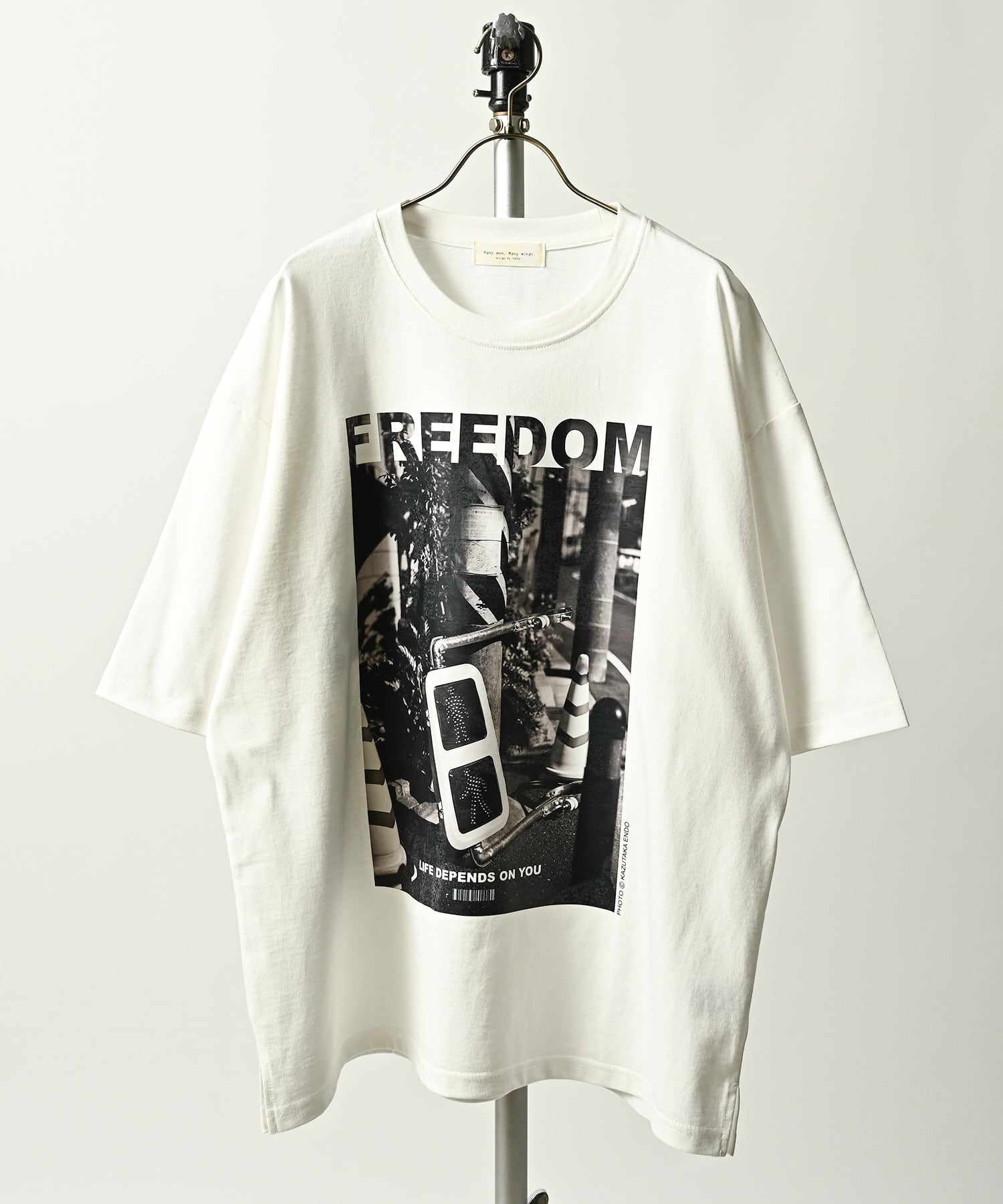 many men many mind Photo Print Tee FREEDOM (WHT) M2614066