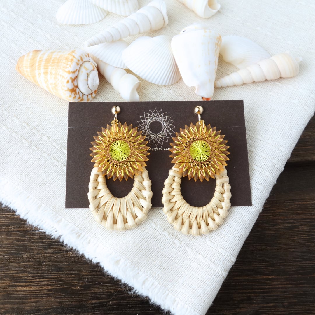 ひまわりとラタンの夏ピアス/しずく ピアス / イヤリング  