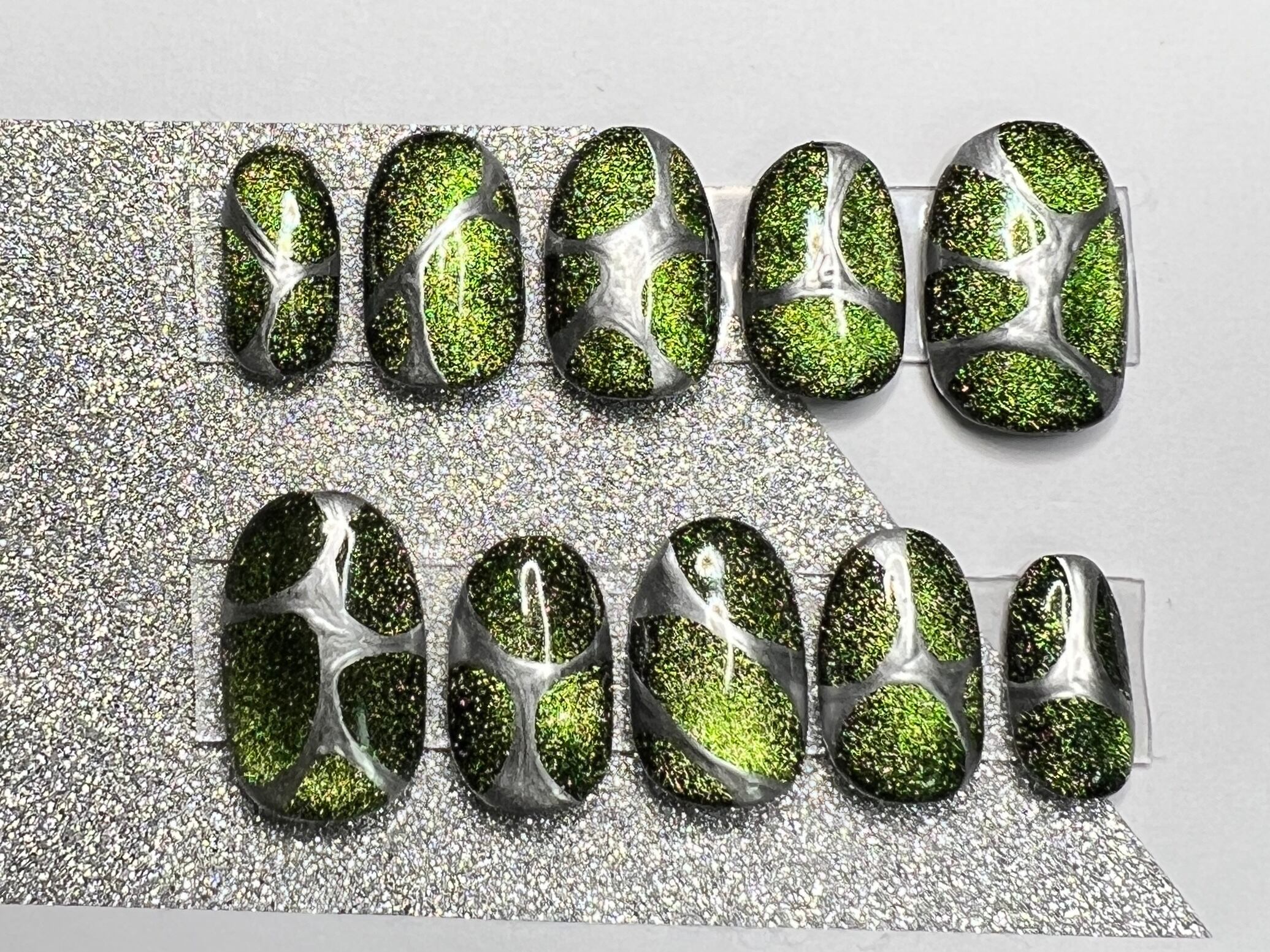 #005 グリーンネイル　ネイルチップ 現品】すずらん フラワー 春 グリーン ネイルチップ - メルカリ