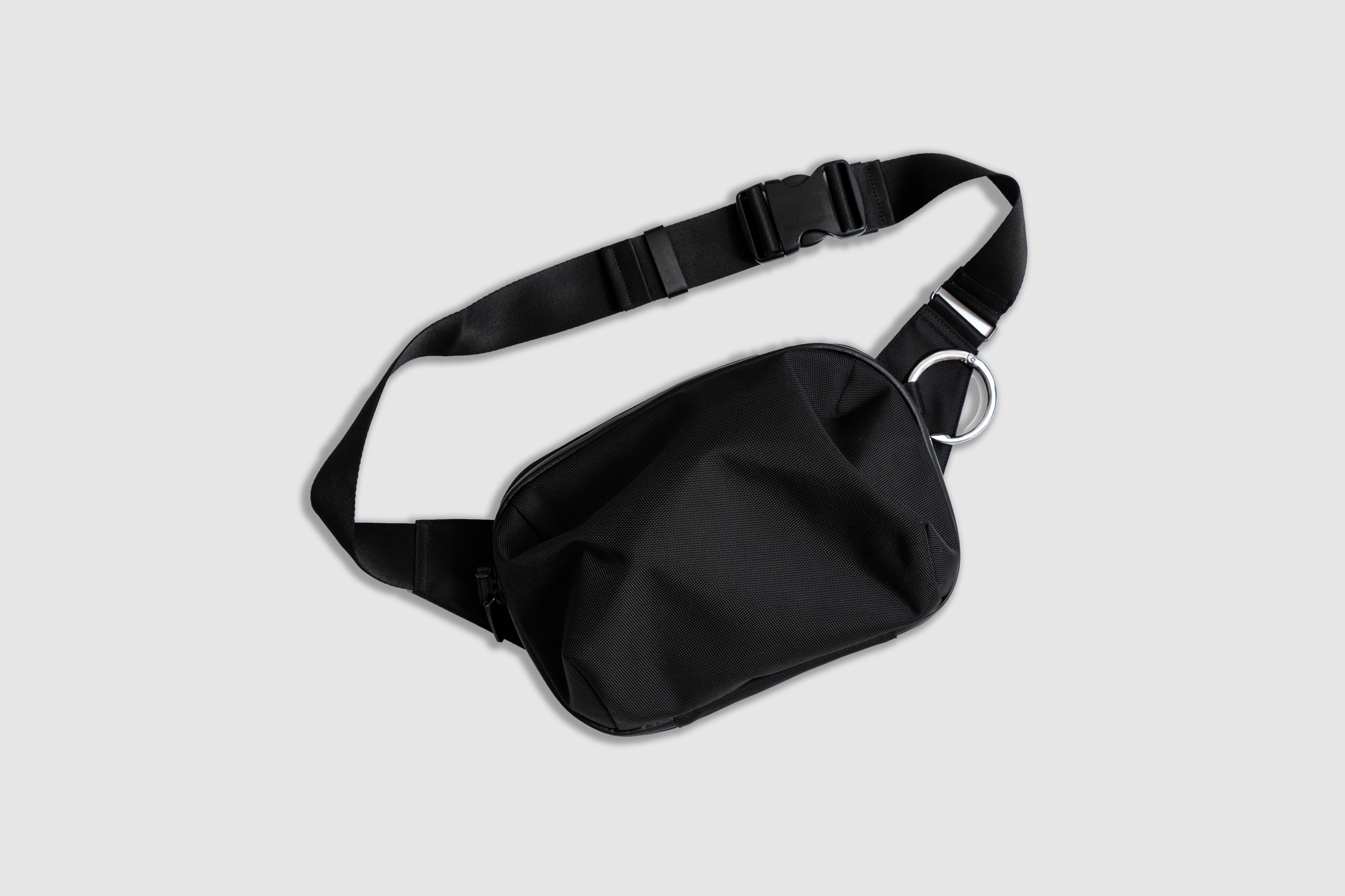 iPadユーザーのためのボディバッグ「HALF DAYPACK」 | drip公式  