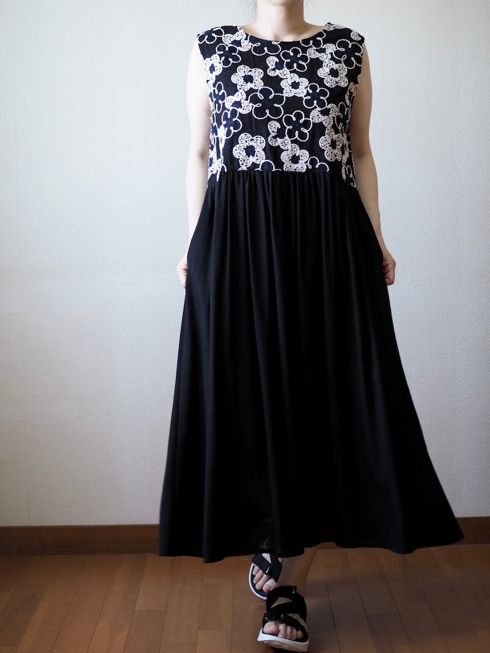 刺繍ロングワンピース <ブラック>
