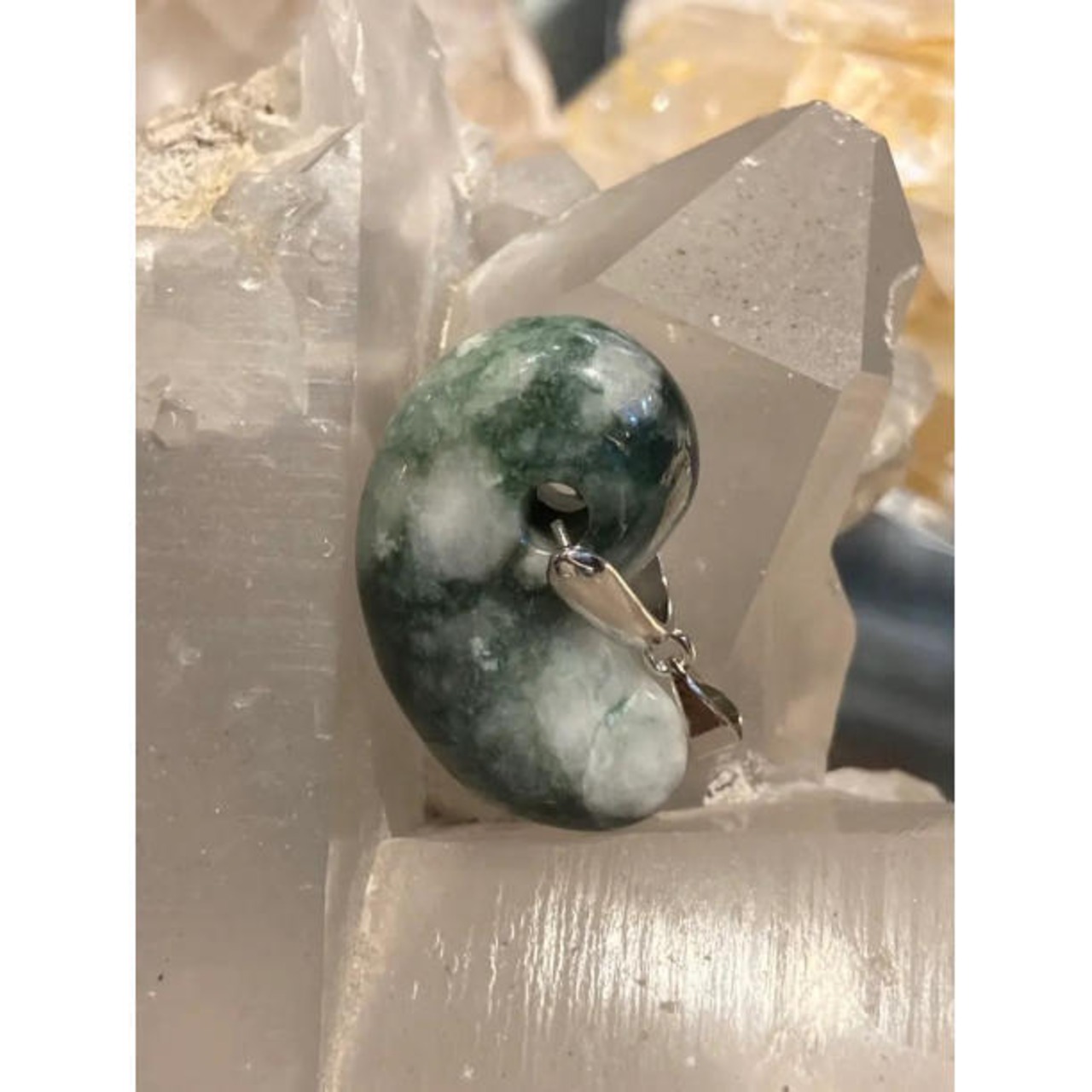 希少】 糸魚川翡翠 勾玉 | レインボー・シヴァ 