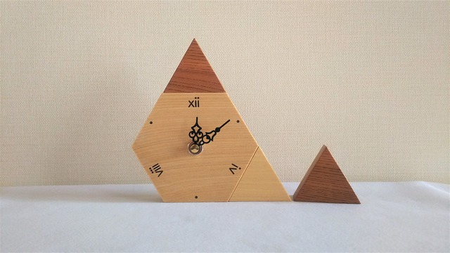 木の置時計　六角形