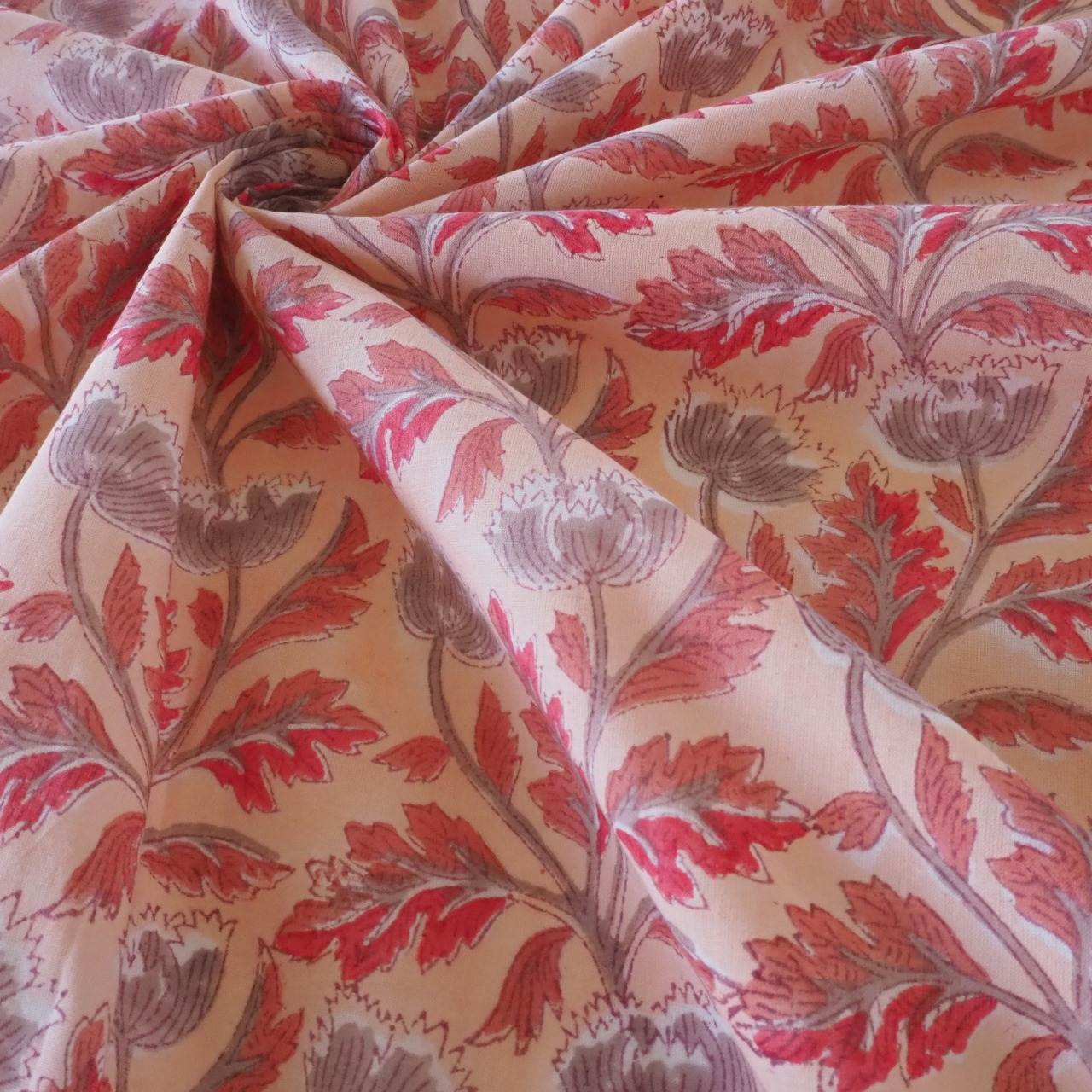 ブロックプリント生地【50cm単位】インド綿  片耳デザイン付き 花柄B コーラルピンク×ブラウン #51414-PK4