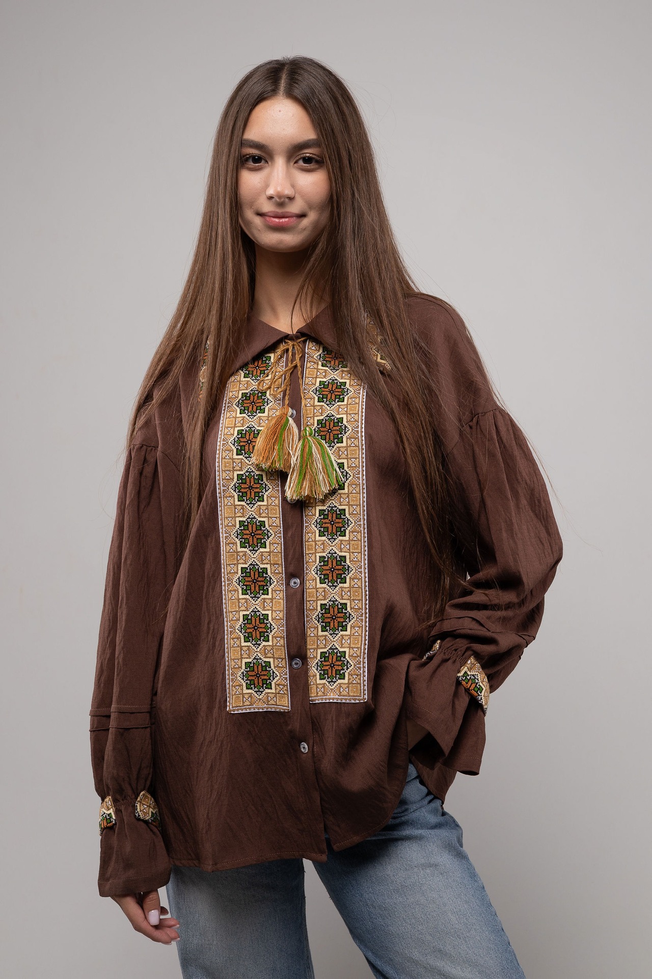 ウクライナ刺繍ヴィシヴァンカ クロスステッチ　手刺繍　シャツ　麻　レディース・フリーサイズ - 1