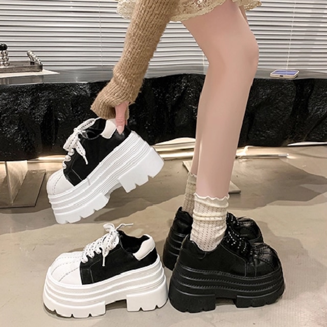 【送料無料】 スニーカー 2色 靴 シューズ ゴツゴツ 厚底 タンクソール ラウンドトゥ 丸トゥ 編み上げ レースアップ 靴ひも バンド フォーマル 可愛い 大人可愛い きれいめ シンプル カジュアル シック コンサバ 華やか 大人 上品 おしゃれ 主役級 こなれ感 高見え 無地 オールシーズン シーズンレス お呼ばれ レディース 女性用 20代 30代 デート お出かけ 女子会 休日 お茶会 授業参観 垢抜け デイリーユース 普段使い ファッション コーデ 歩きやすい 脚長 定番 スタイルアップ