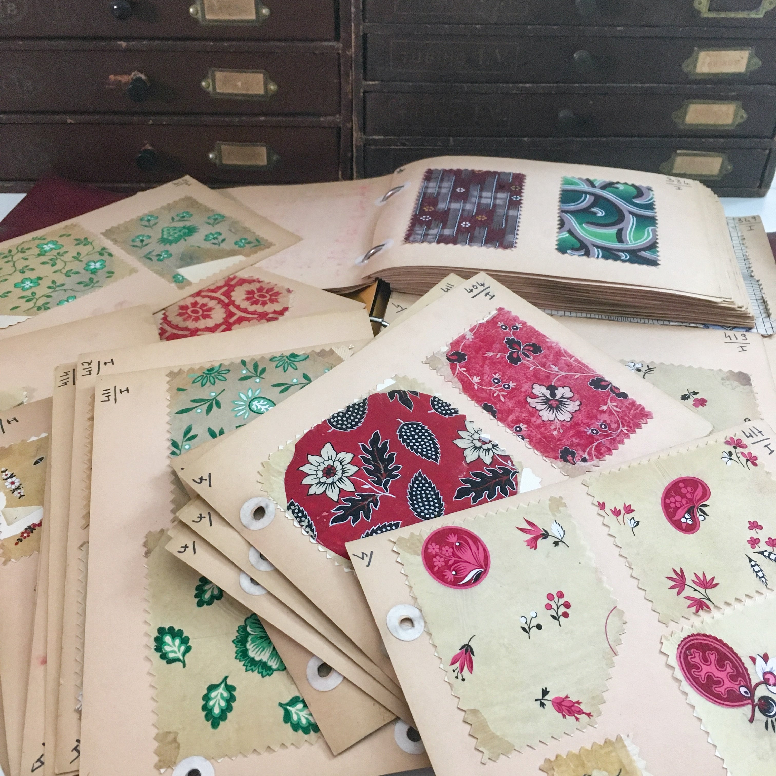 フランス アンティーク ヴィンテージ 古いデザインサンプル帳 98点  