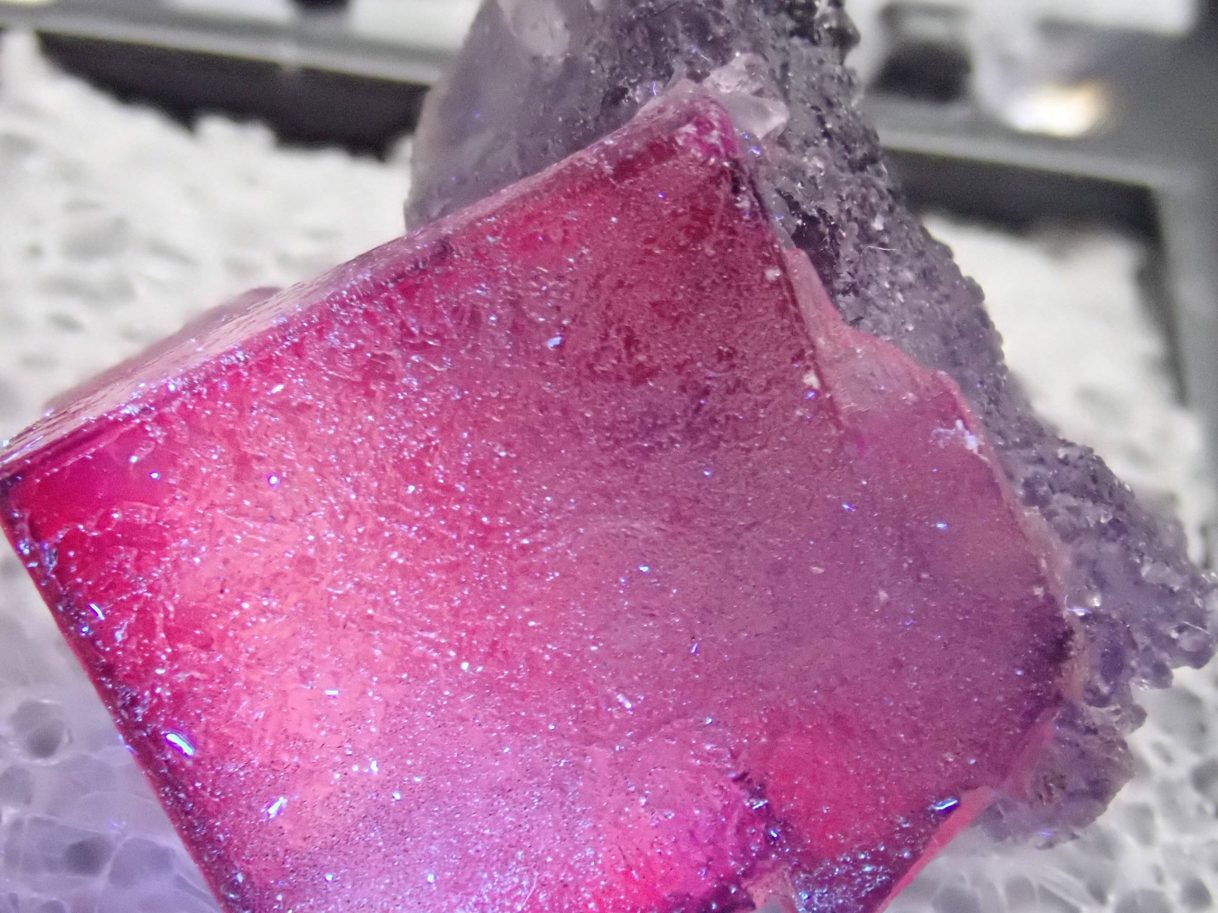 赤蛍光】メキシコ産 フローライト 蛍石 原石 標本 | 石処たっちゃん