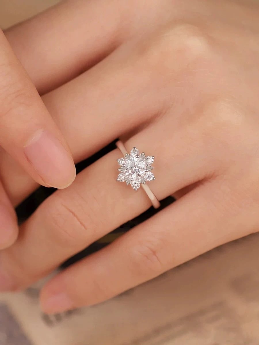 雪の結晶 シンプル モアッサナイト キラキラ 冬 0.5ct 雪の結晶 シンプル モアッサナイト キラキラ 冬 0.5ct