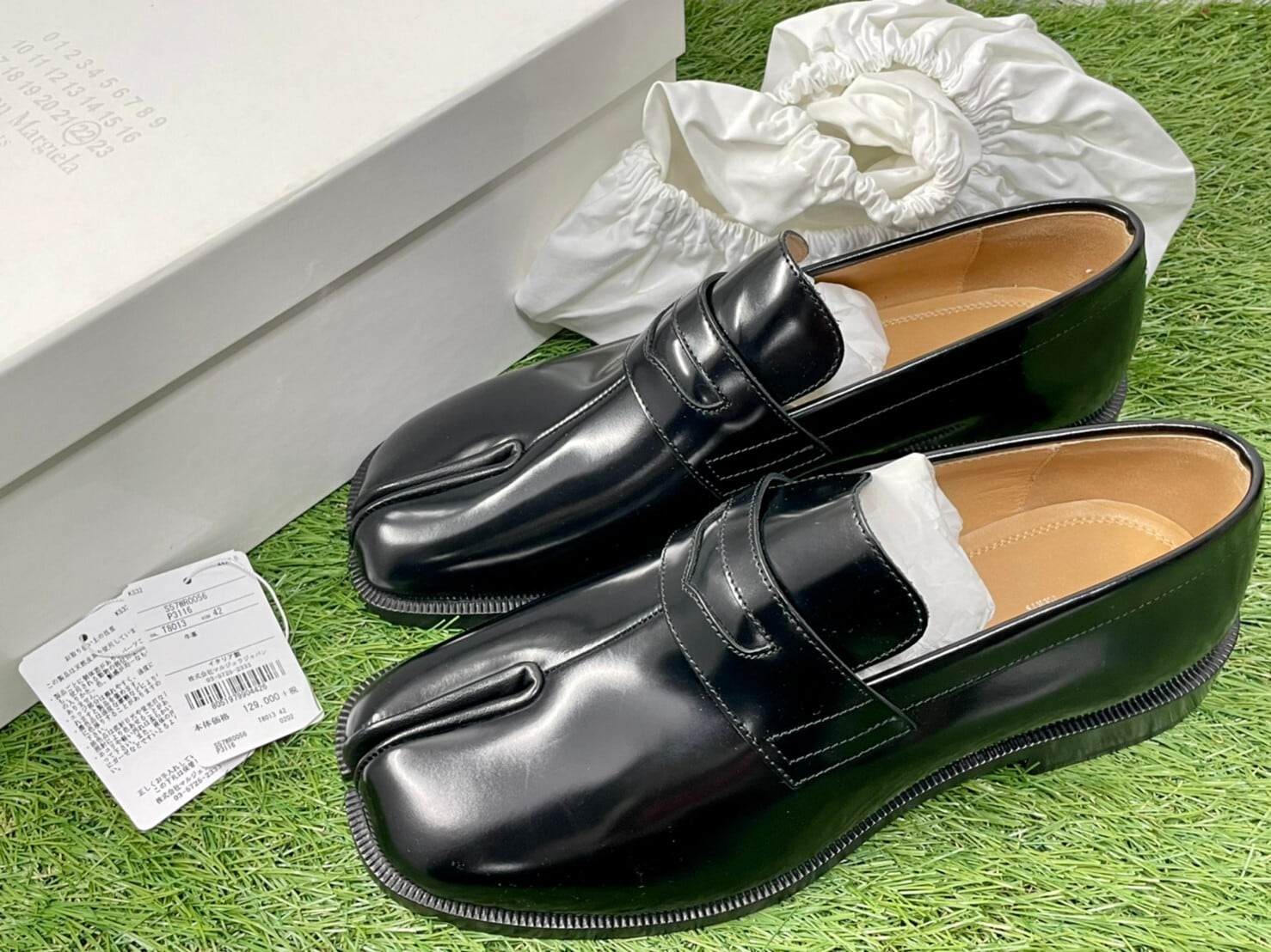 ファッションMaison Margiela tabi leather shoes black